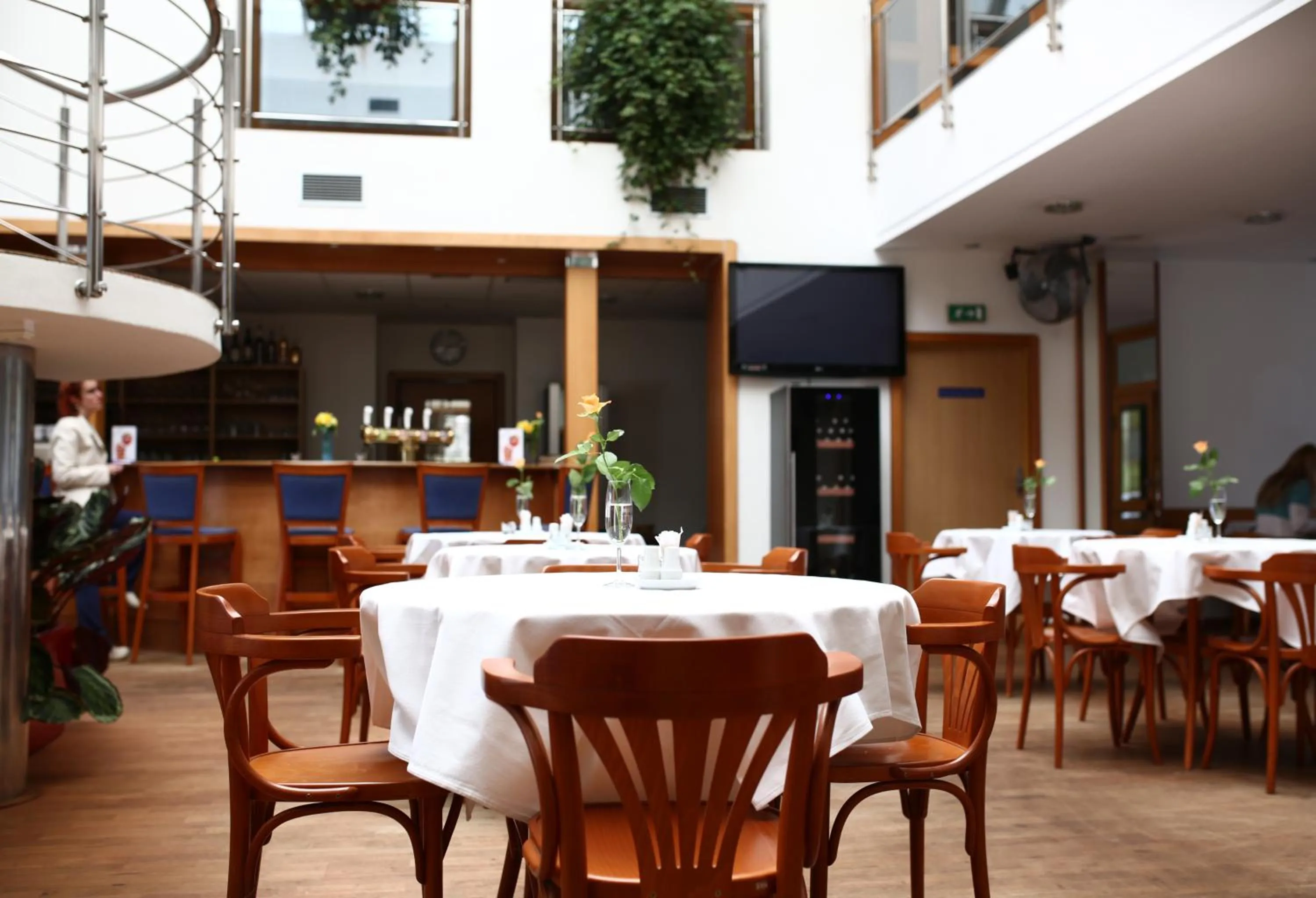 Restaurant/places to eat in Hotel Atrium