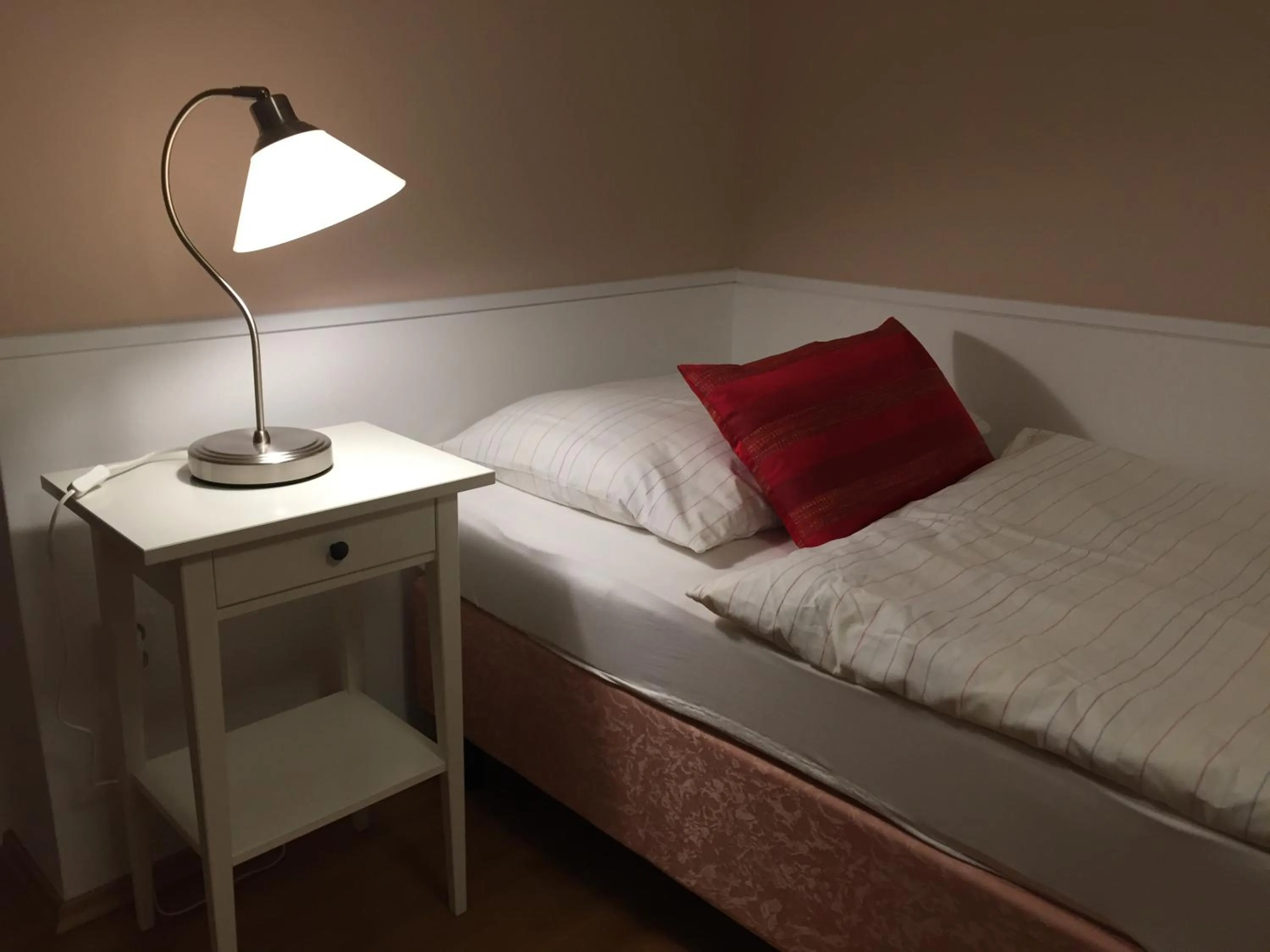 Bedroom, Bed in Hotel Atrium