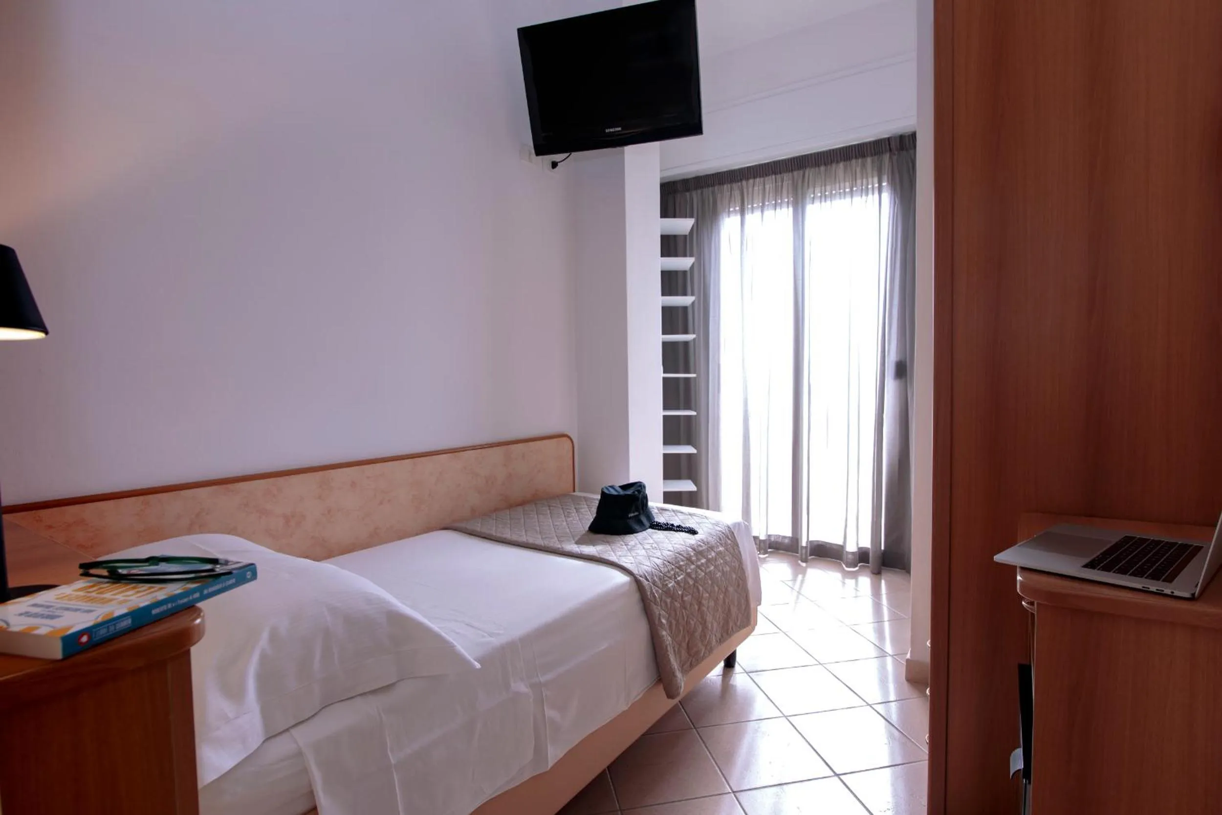 Photo of the whole room, Bed in Hotel Holland