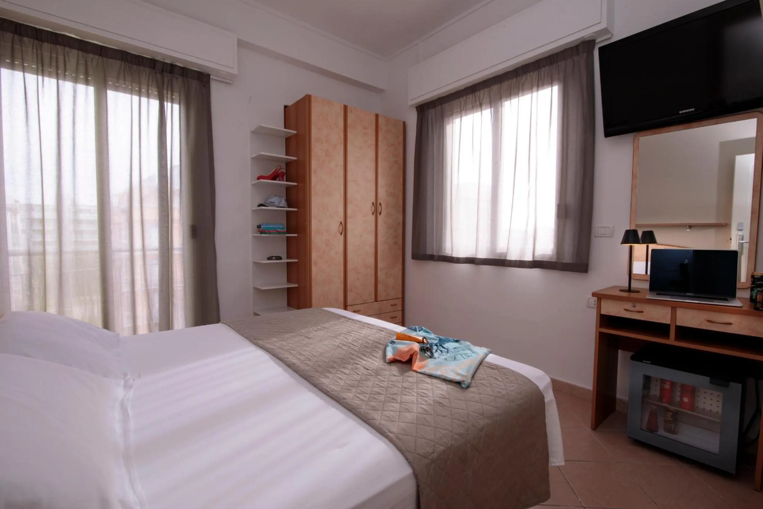 Photo of the whole room, Bed in Hotel Holland