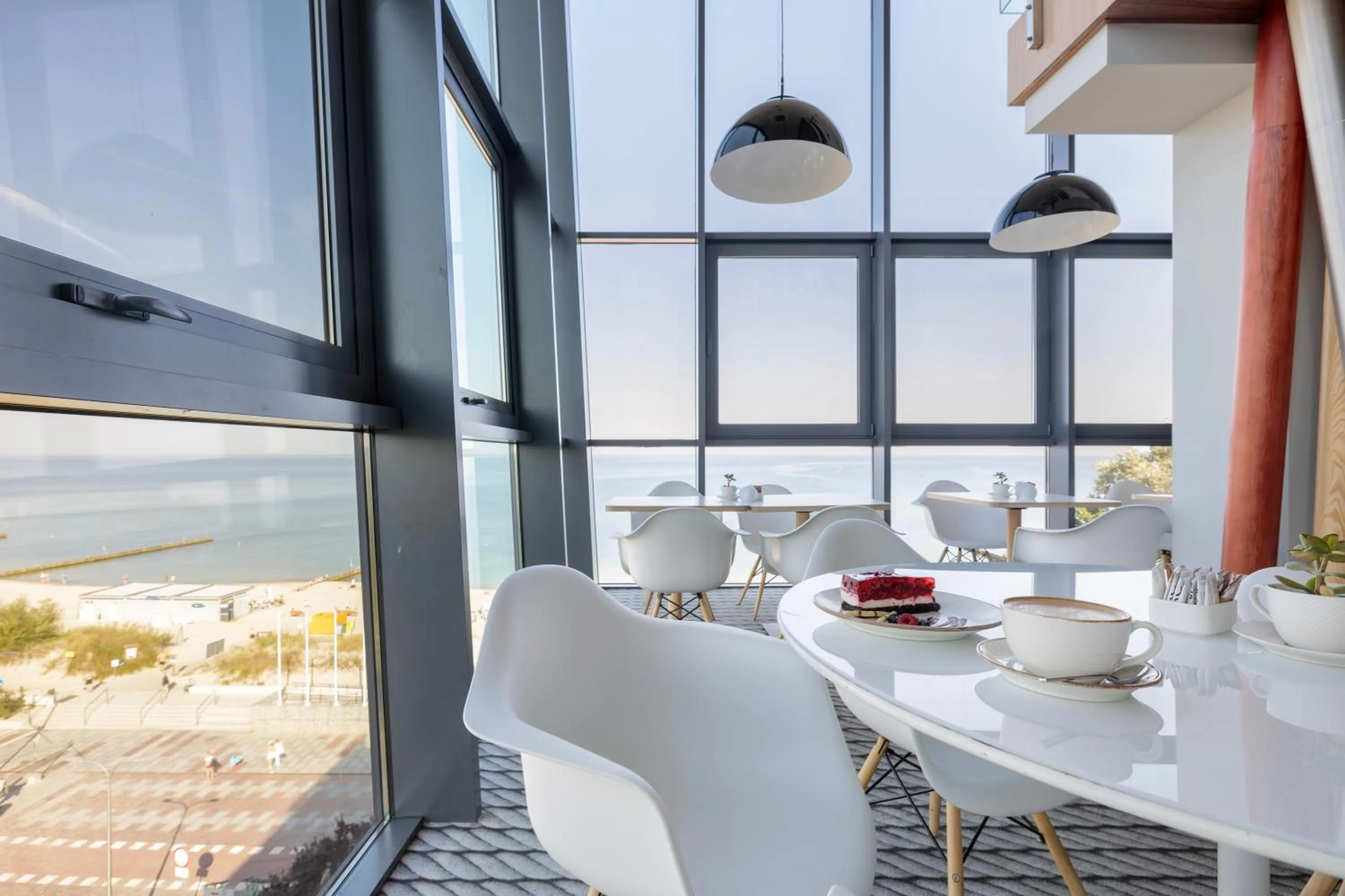 Restaurant/places to eat in Marine Hotel by Zdrojowa