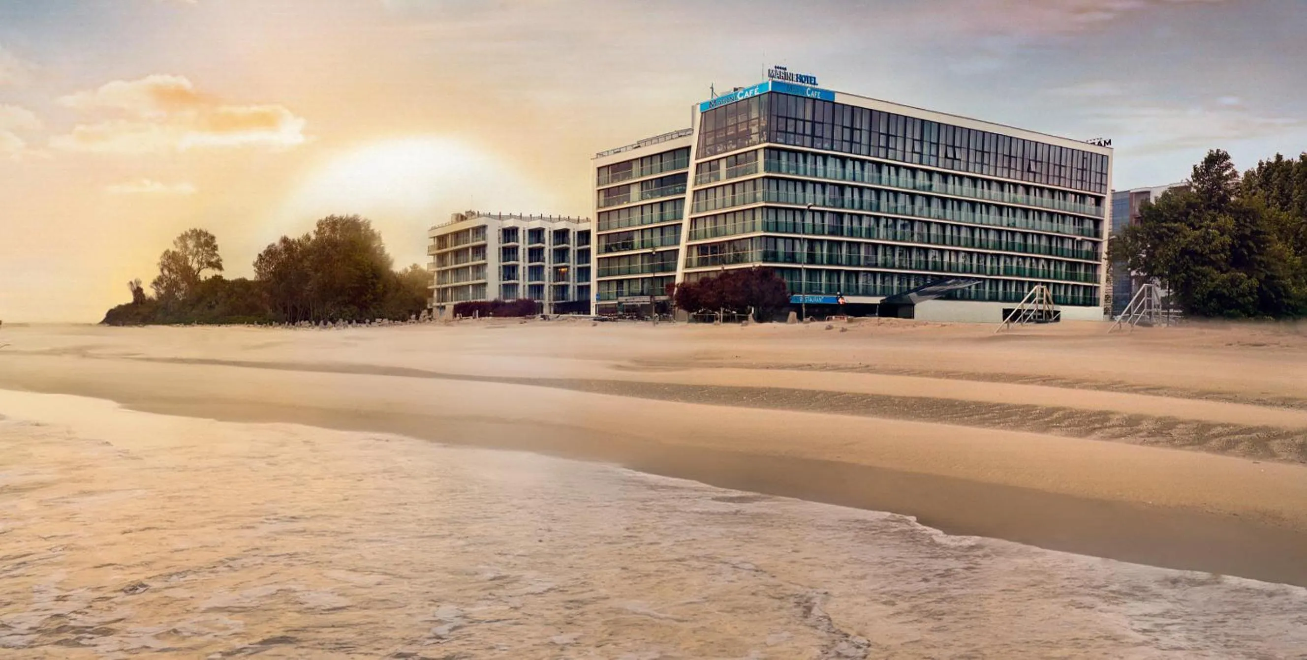 Property building in Marine Hotel by Zdrojowa