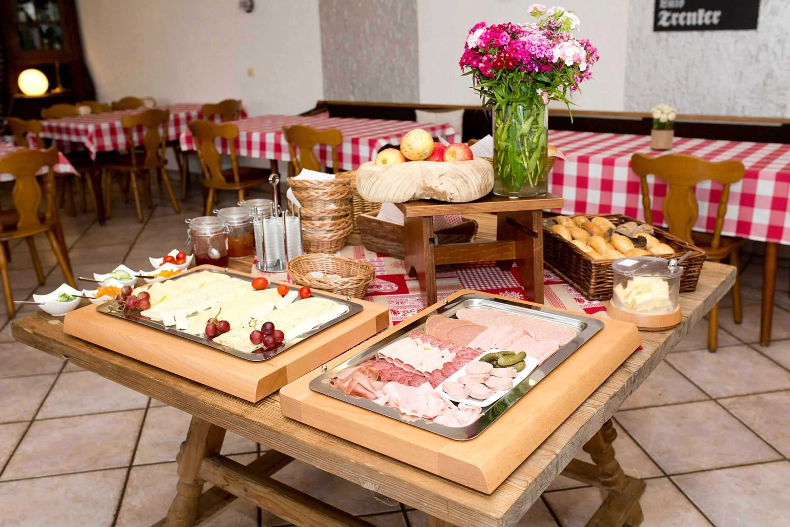 Buffet breakfast in Das kleine Landhotel