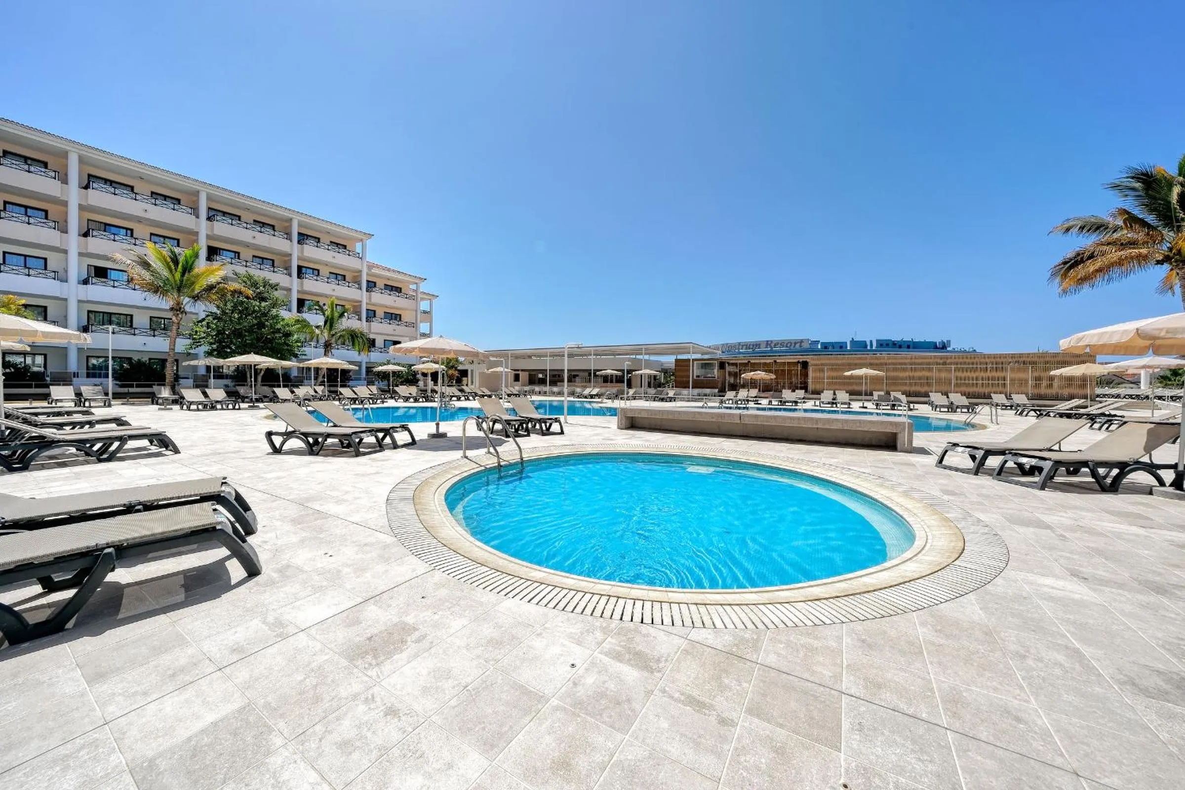 Swimming pool in Hotel Parque La Paz
