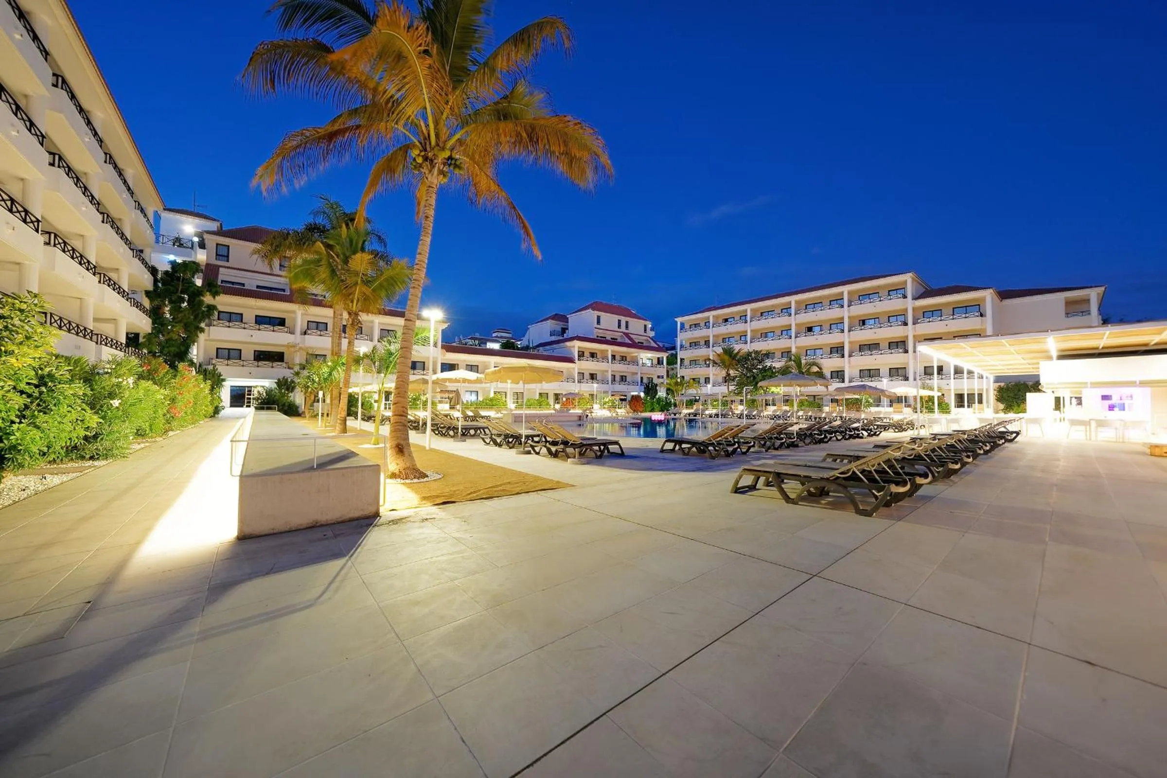 Swimming pool in Hotel Parque La Paz
