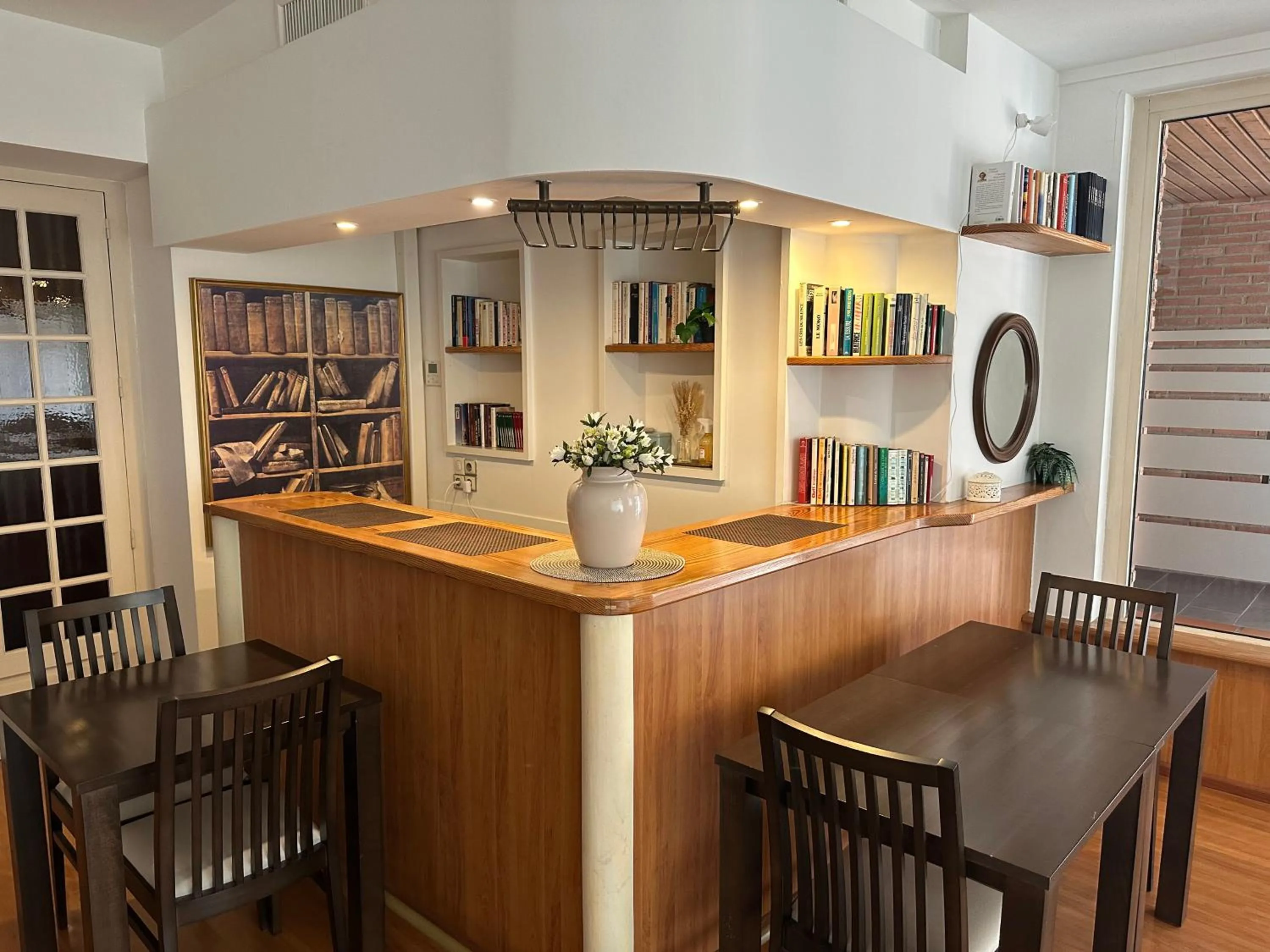 Library in Hotel Chiffre