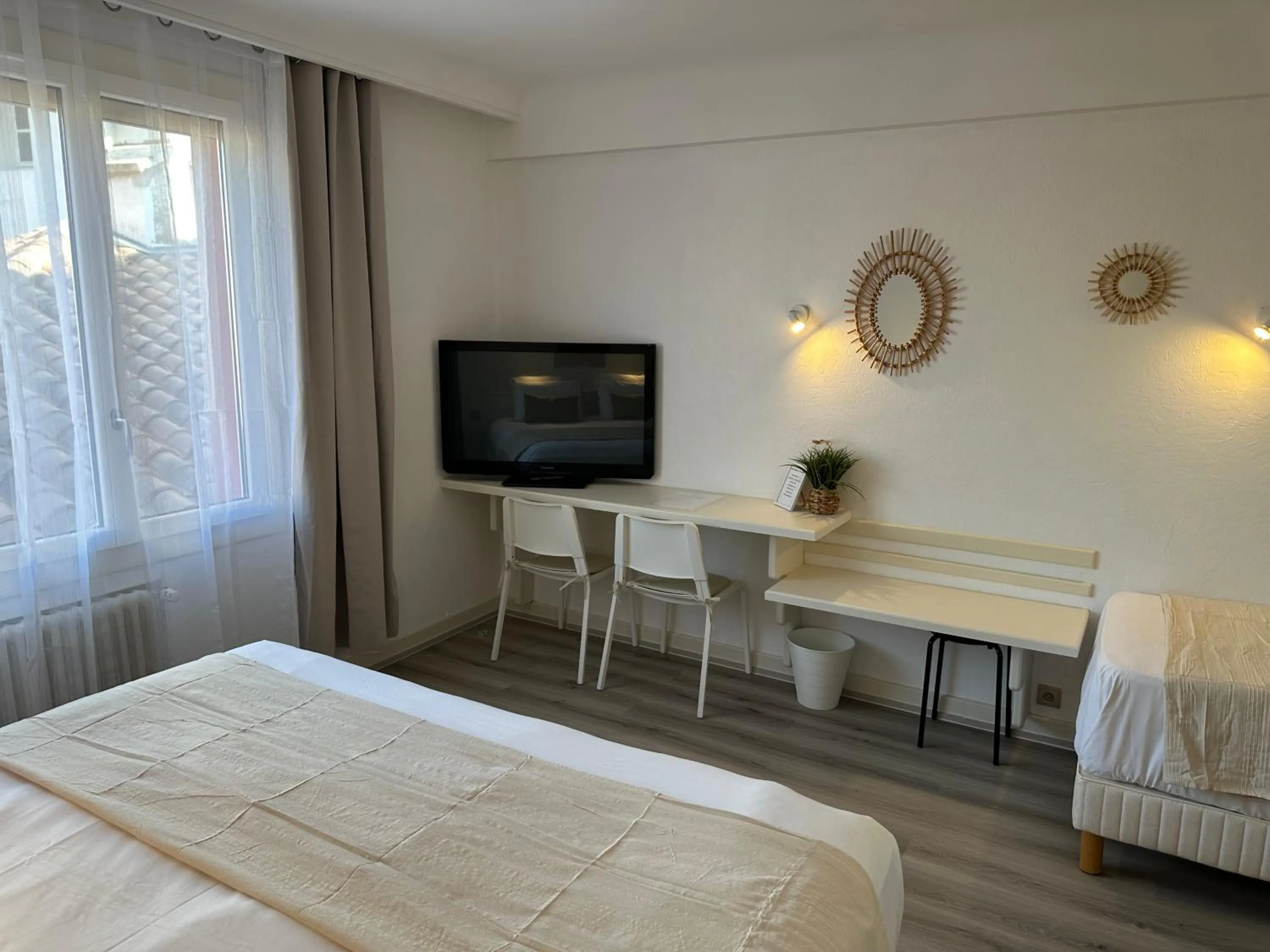 TV and multimedia, Bed in Hotel Chiffre