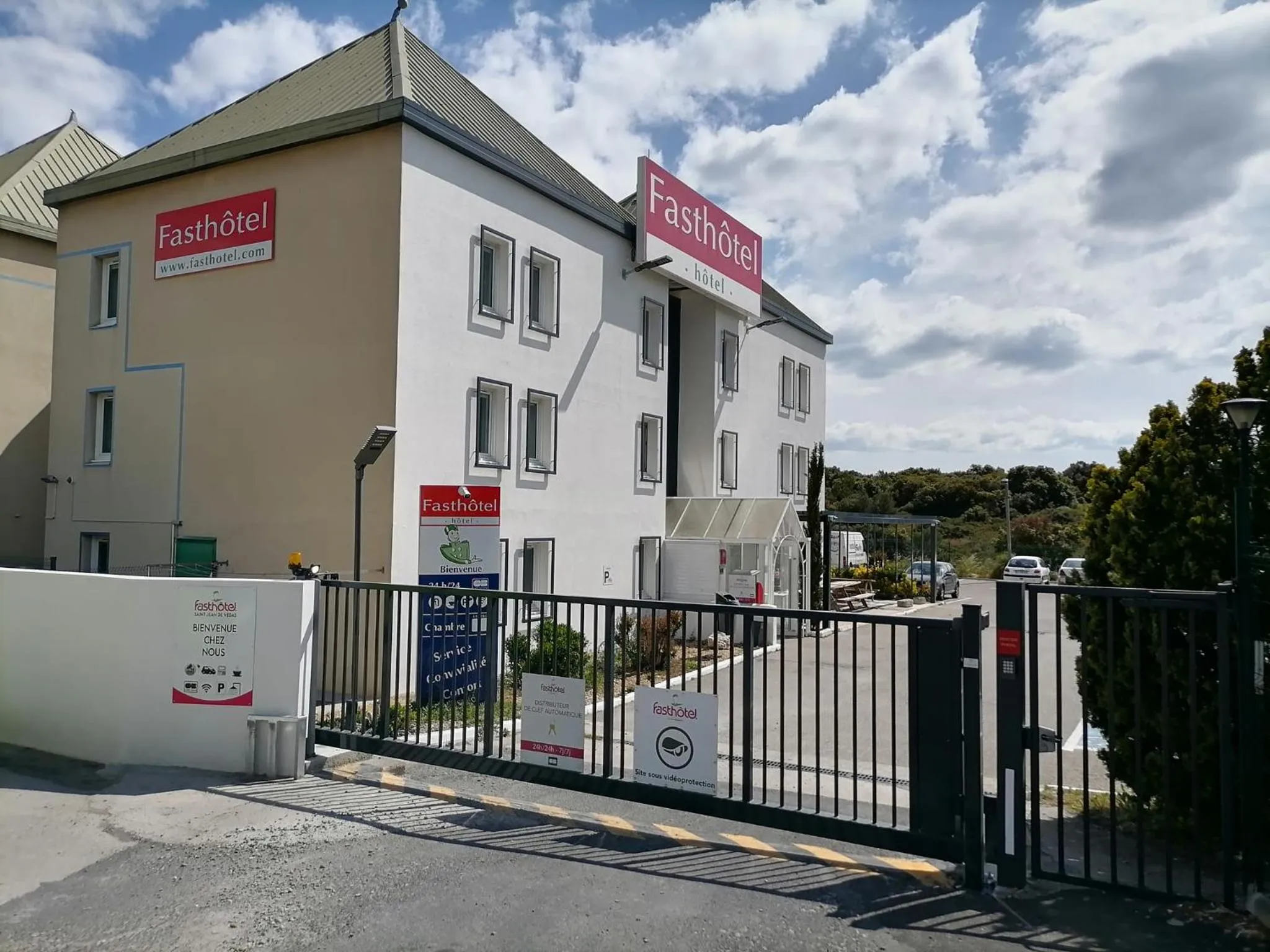 Property building in FastHotel Montpellier Ouest - Un Hôtel FH Classic
