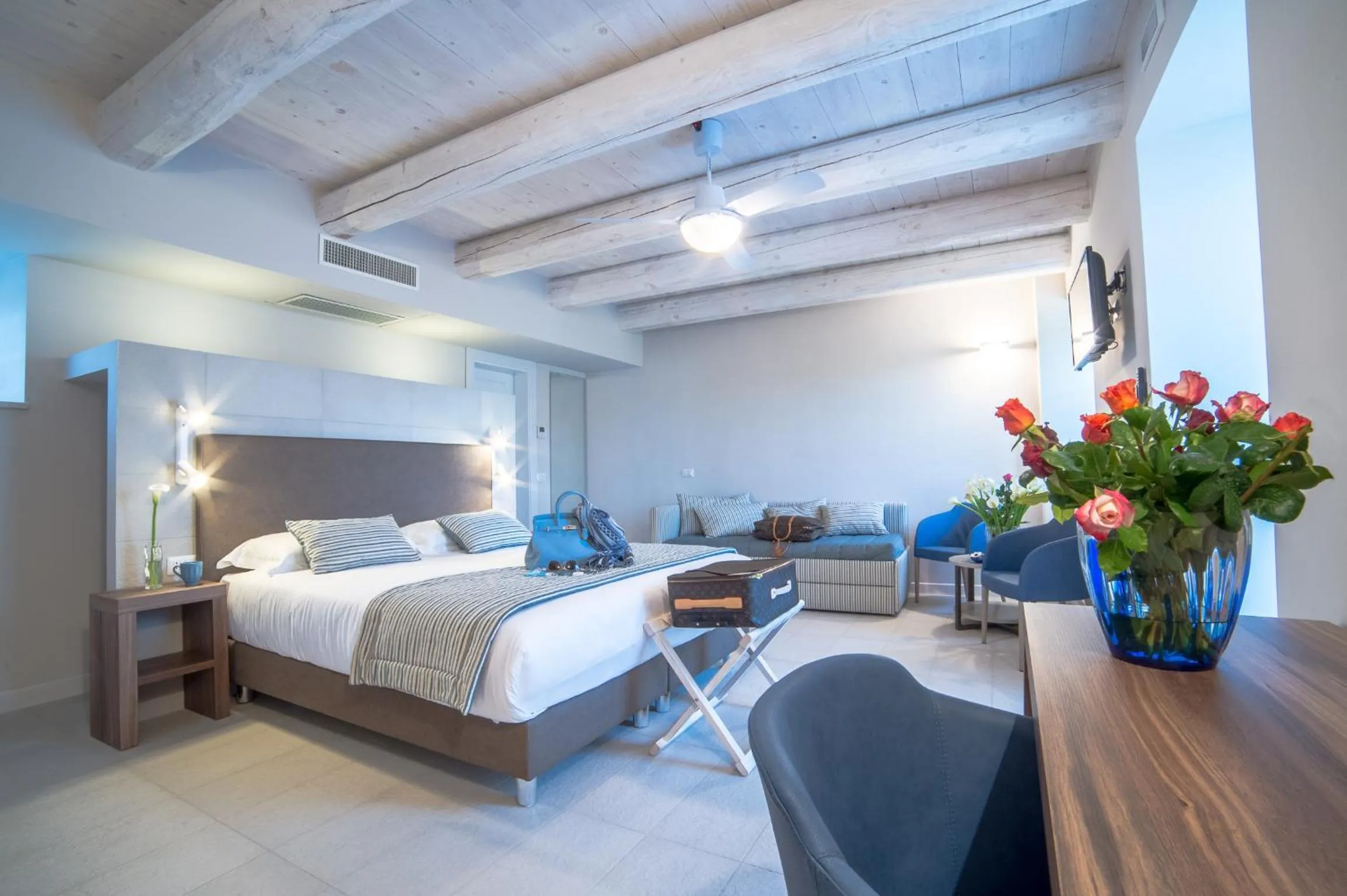 Photo of the whole room, Bed in Agromarino