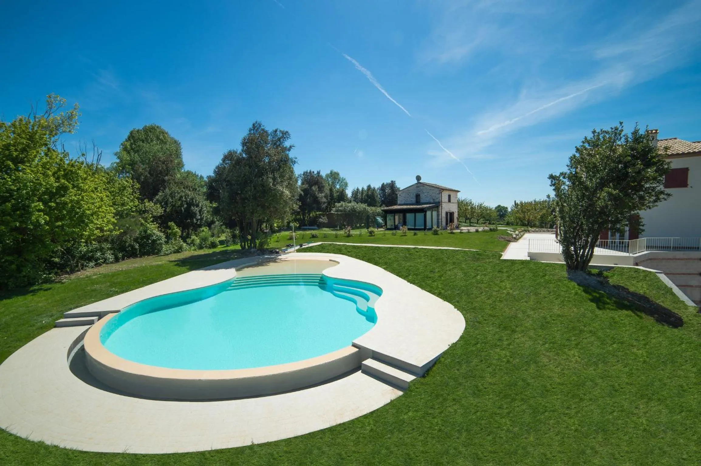 Property building in Agromarino