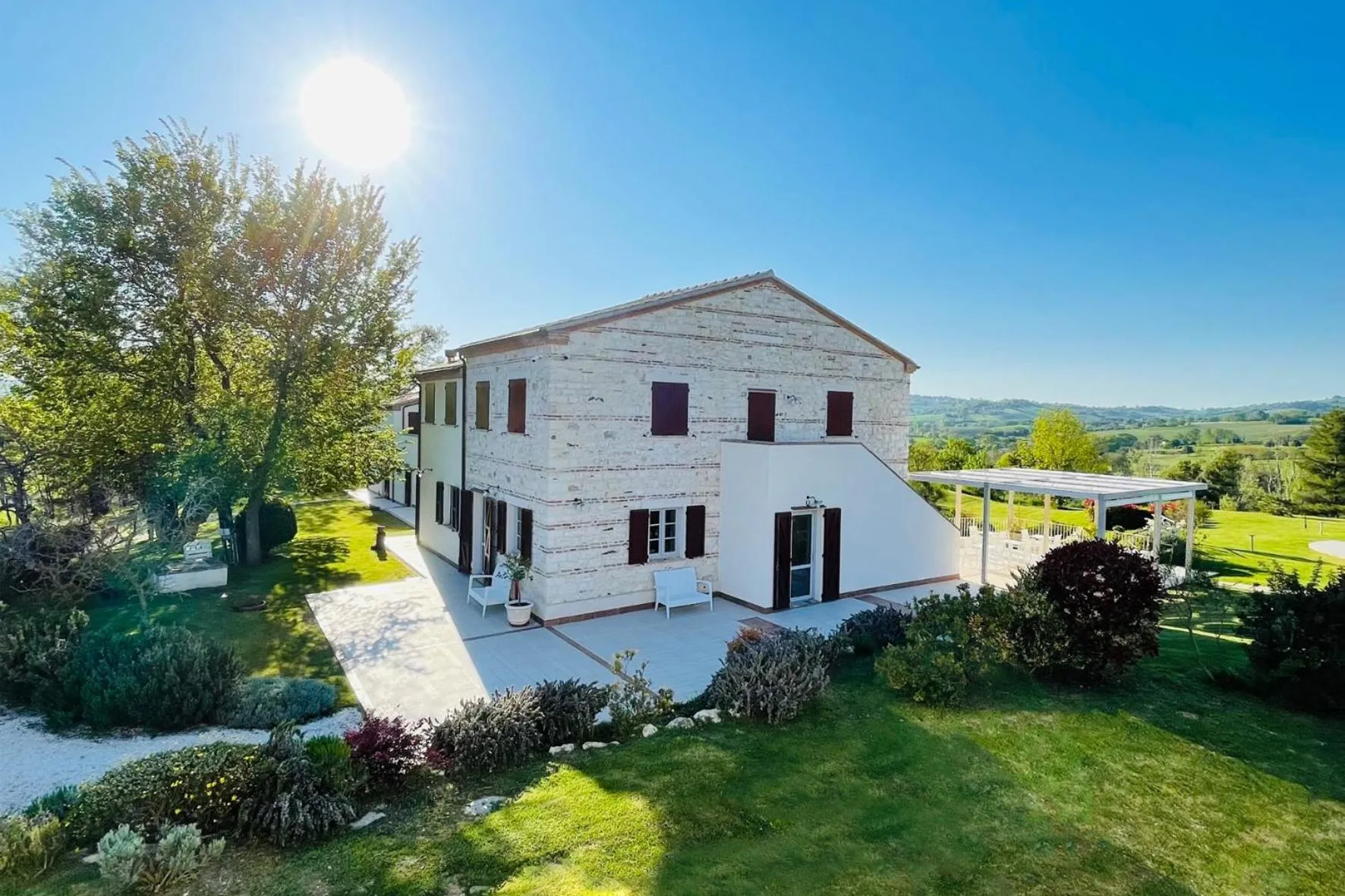 Property building in Agromarino