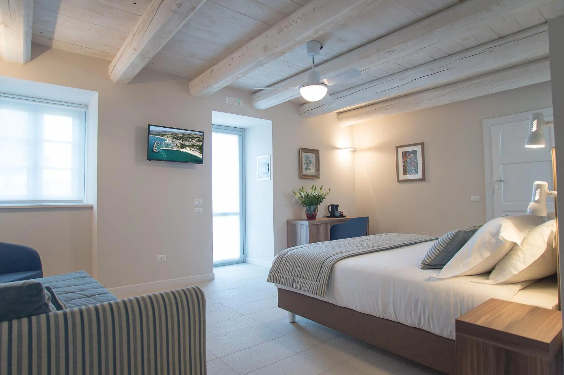 Photo of the whole room, Bed in Agromarino