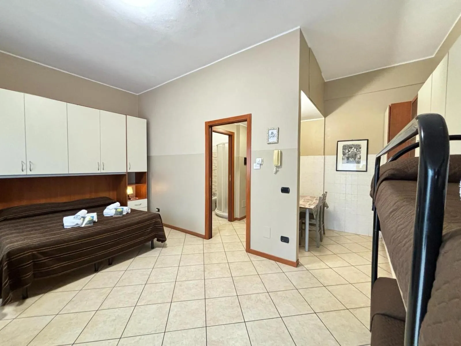 Photo of the whole room, Bed in Residence Oasi Di Monza