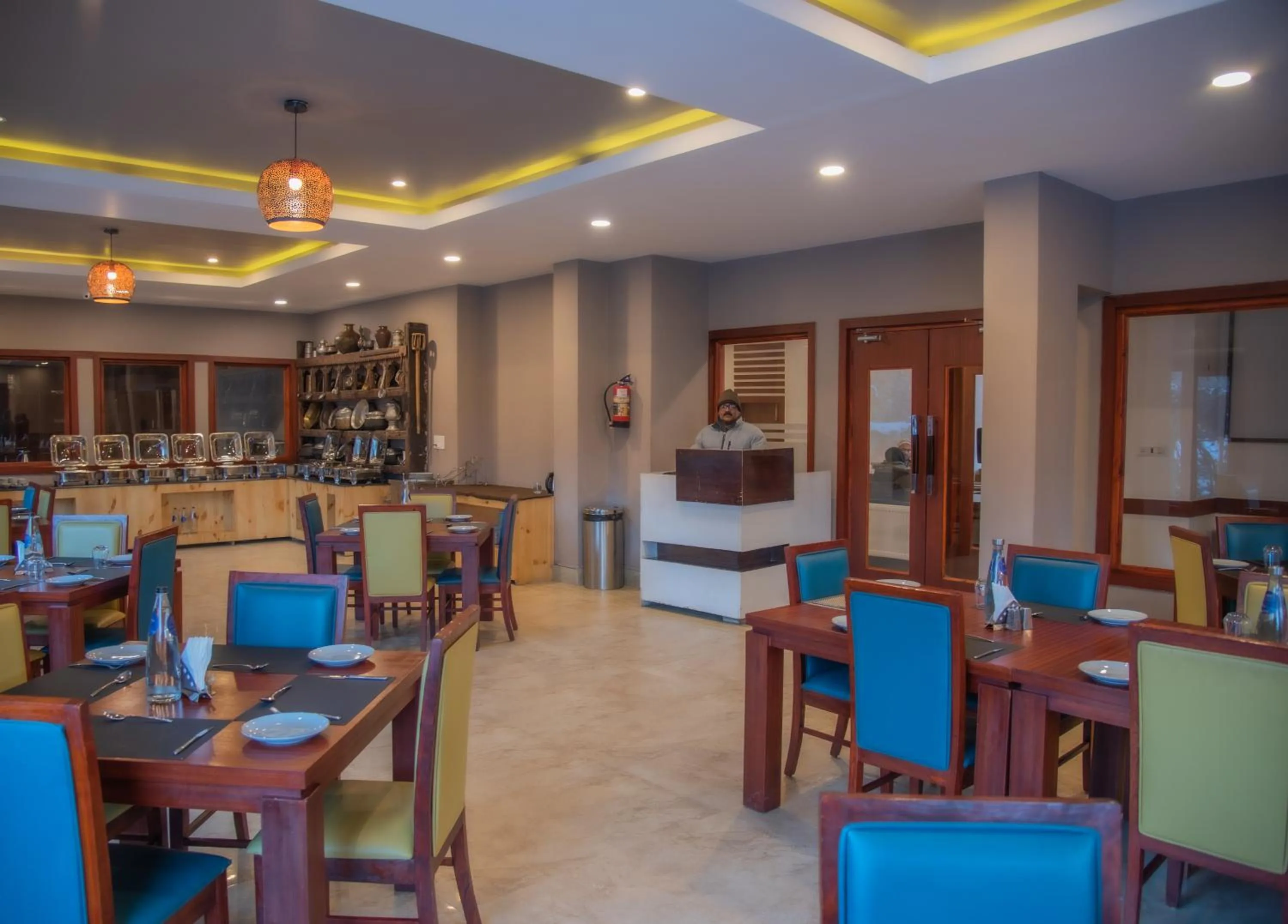 Restaurant/places to eat in Hotel The Kargil