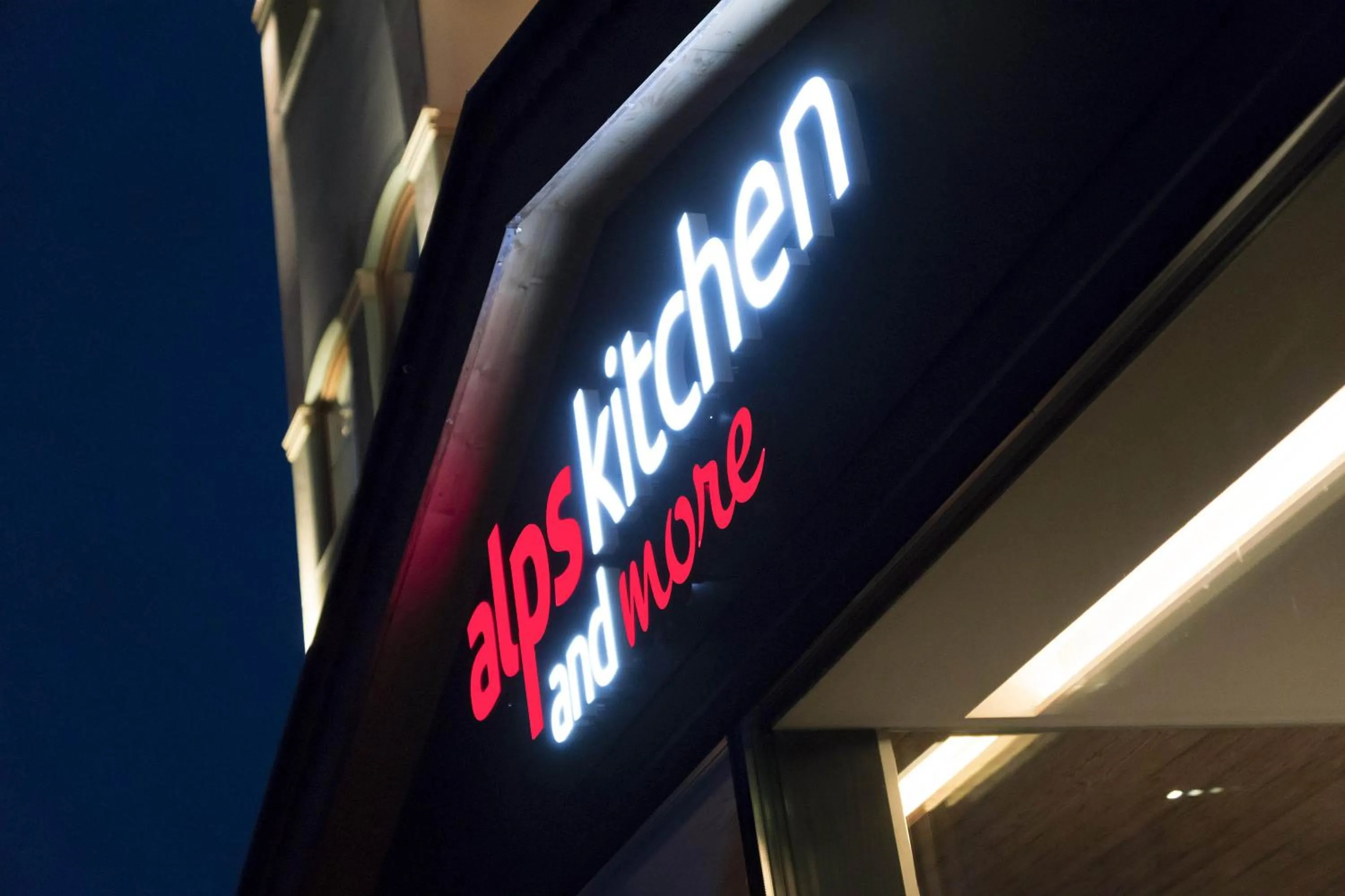 Facade/entrance in Hotel des Alpes