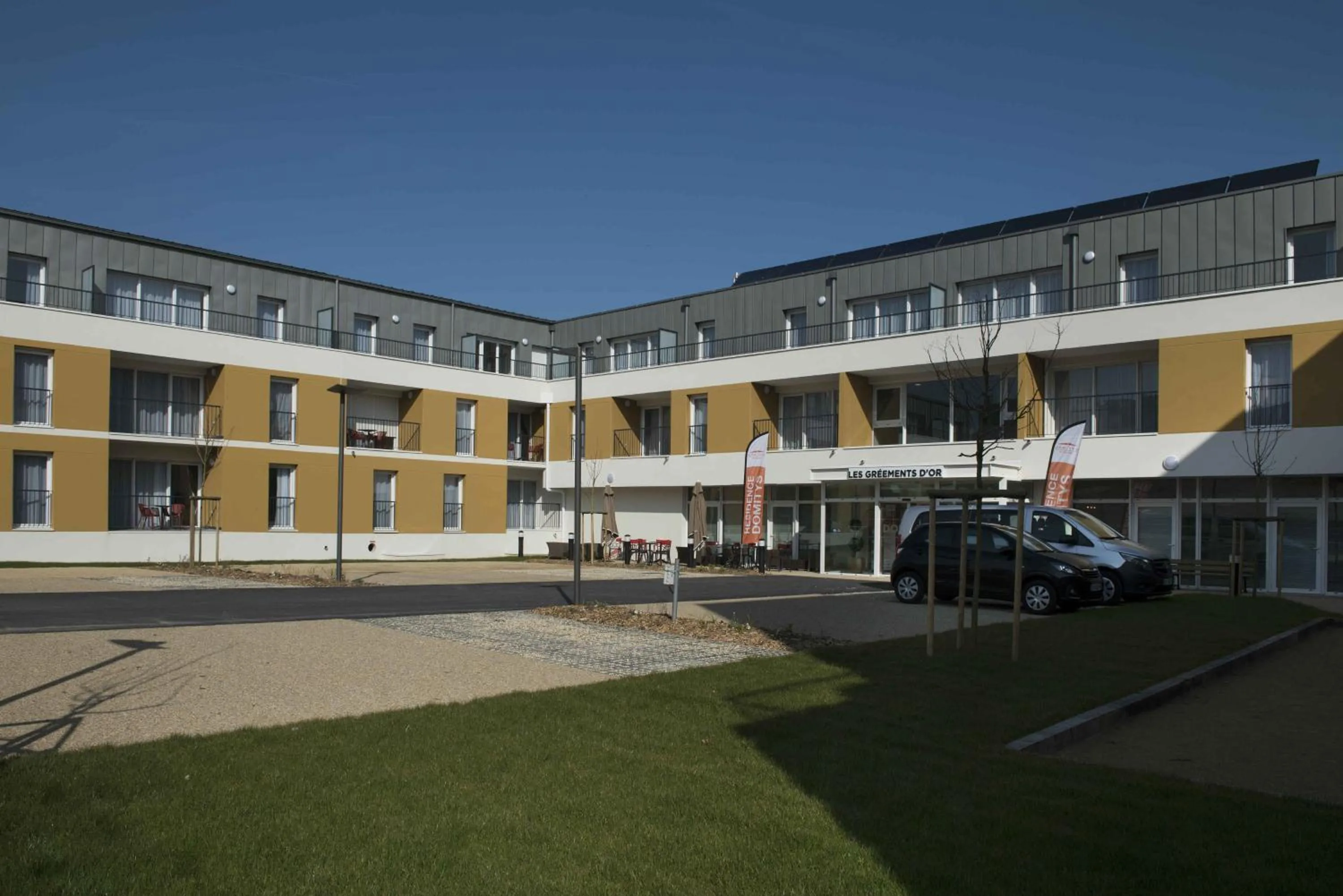 Facade/entrance in Domitys Les Gréements d'Or - résidence séniors