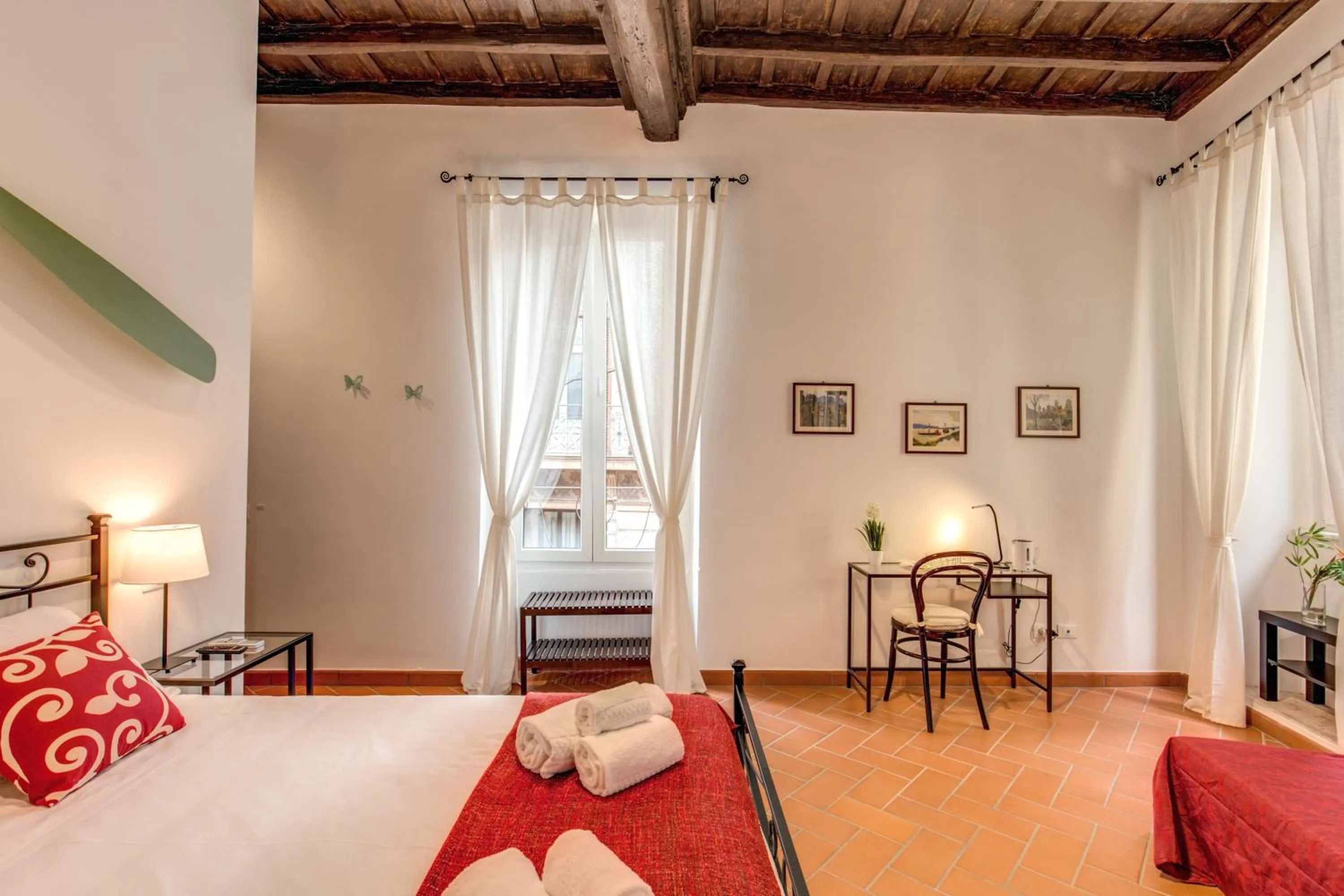 Bed in Piccolo Trevi Suites