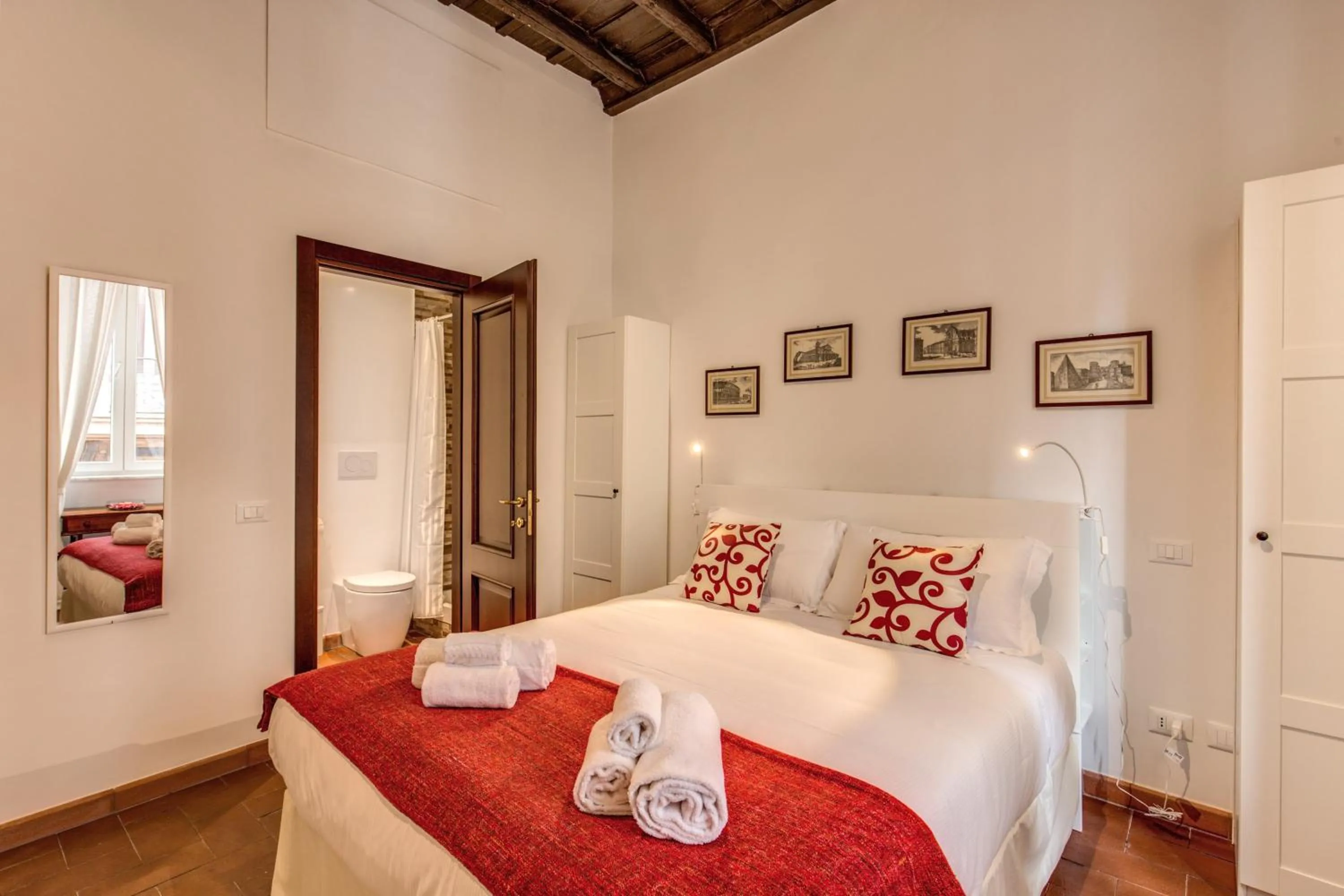 Bed in Piccolo Trevi Suites