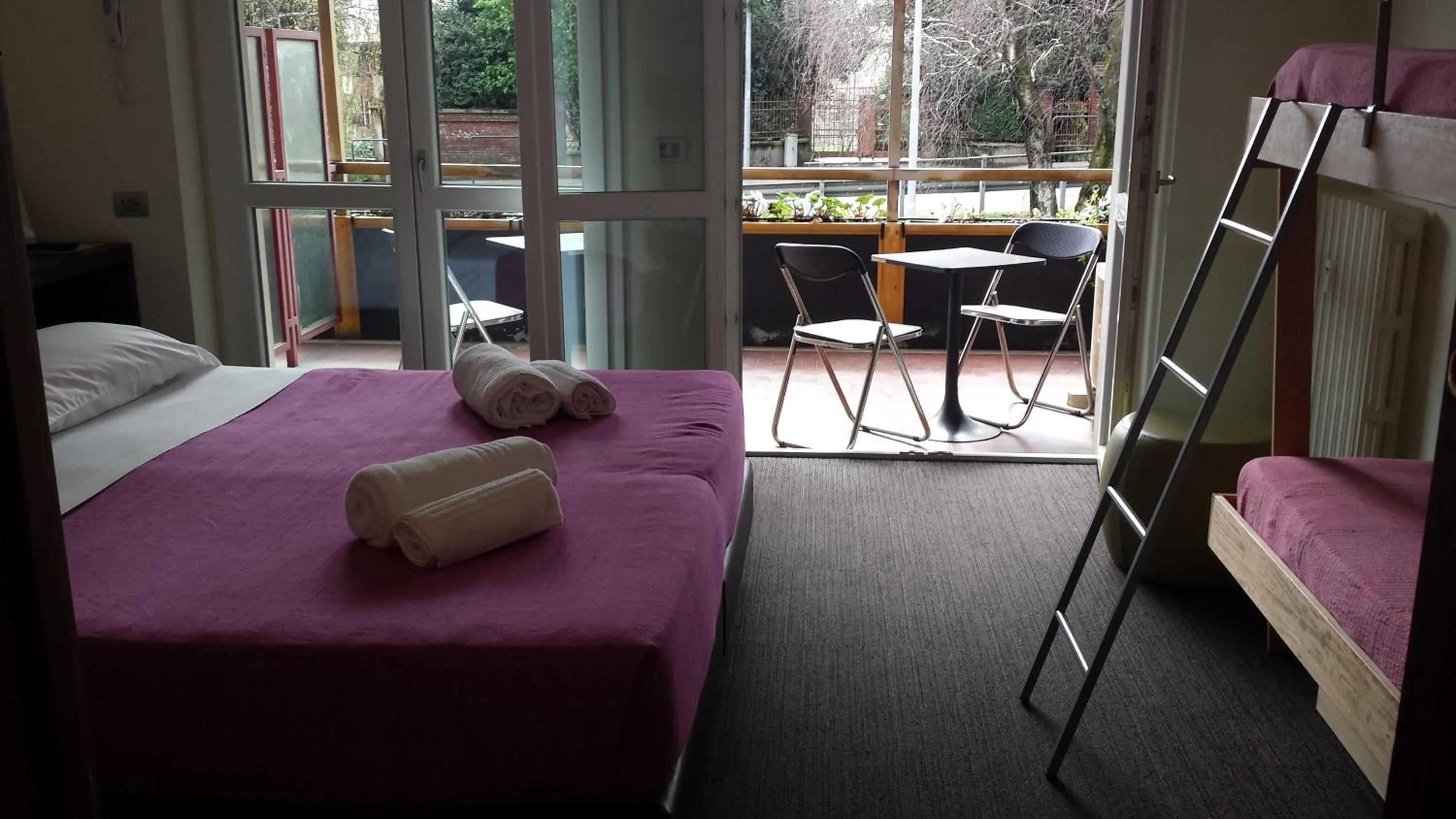 bunk bed, Bed in Hotel Firenze