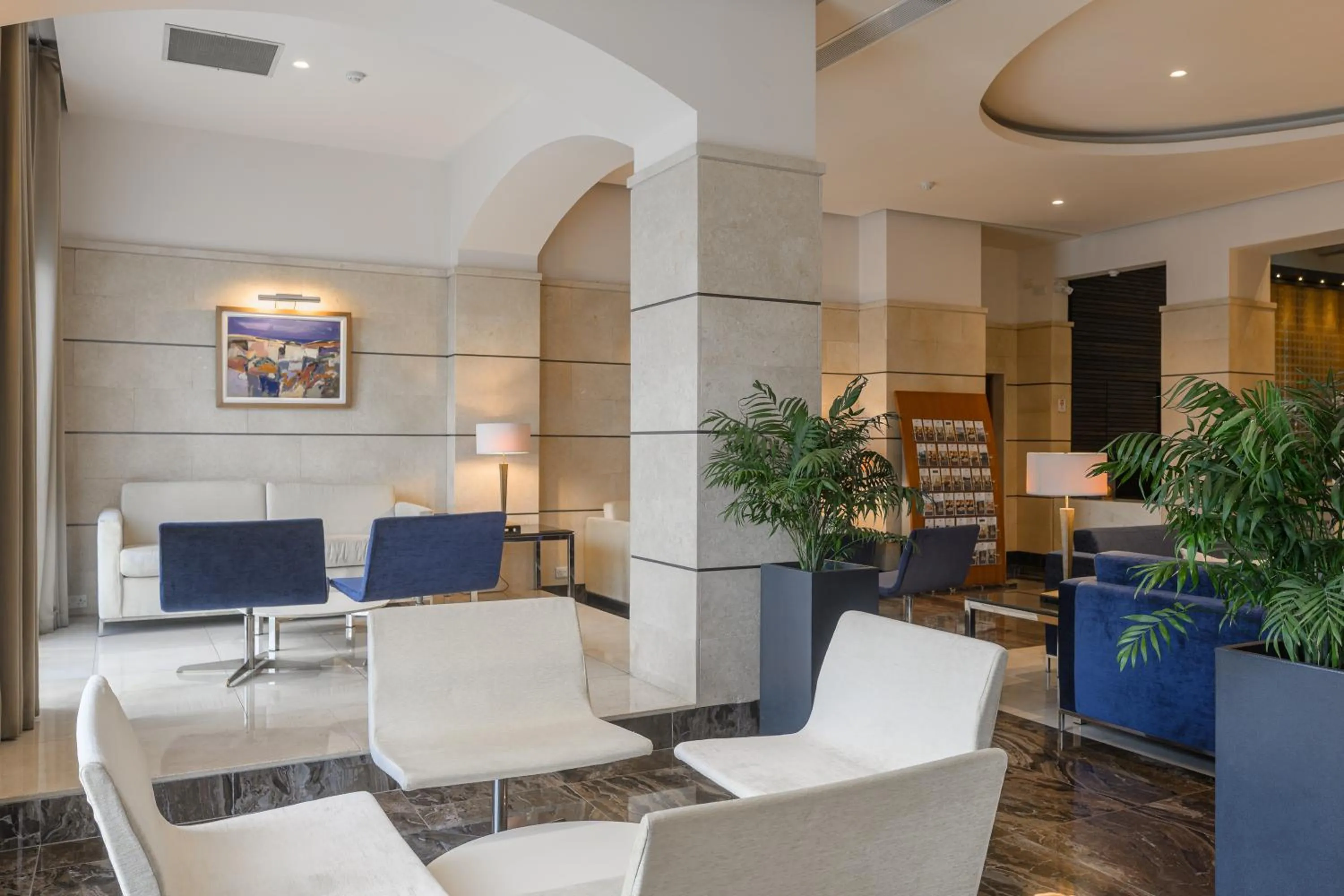 Living room in Maritim Antonine Hotel & Spa