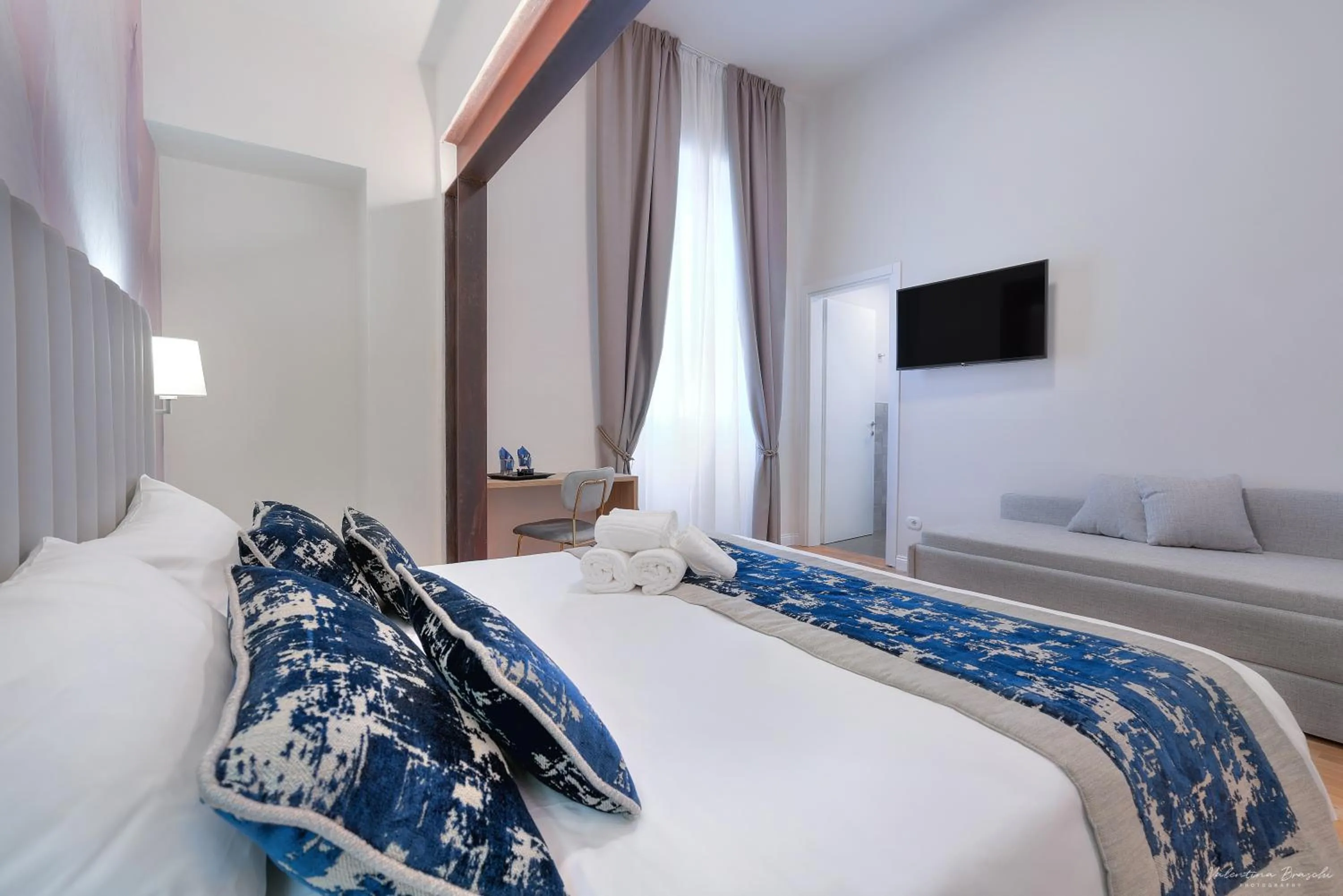 Bedroom, Bed in Hotel Cosmos