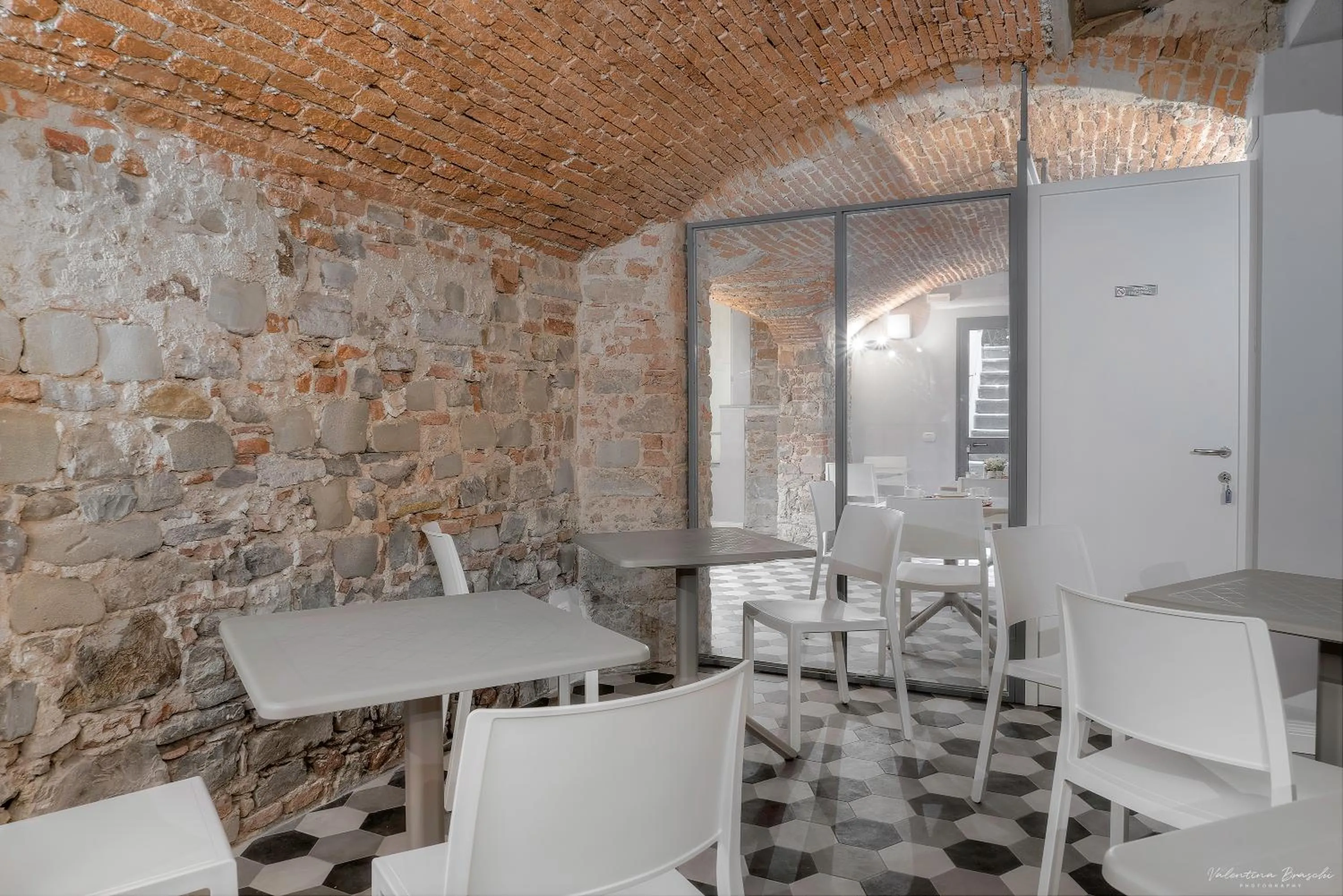 Restaurant/places to eat in Hotel Cosmos