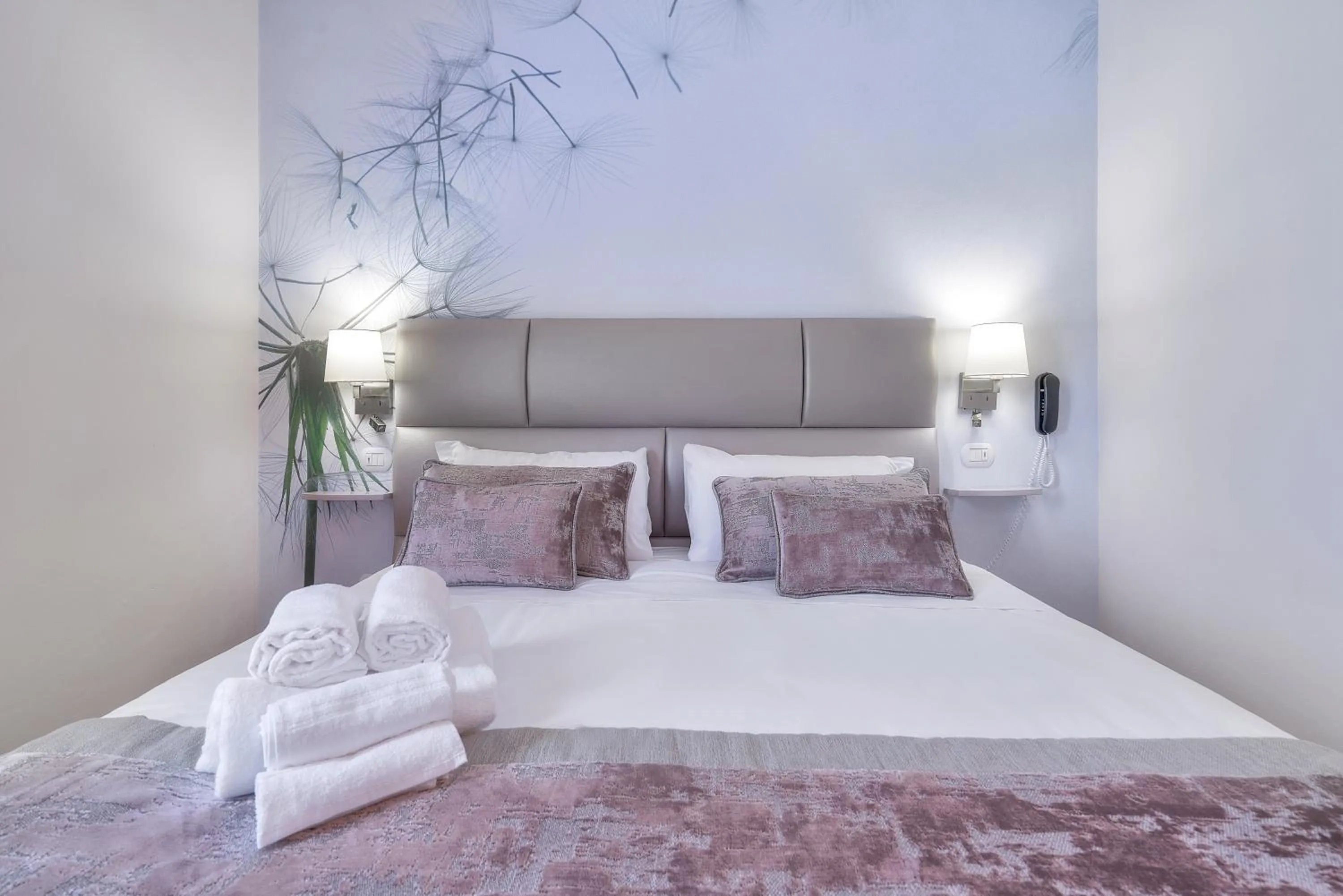 Bedroom, Bed in Hotel Cosmos