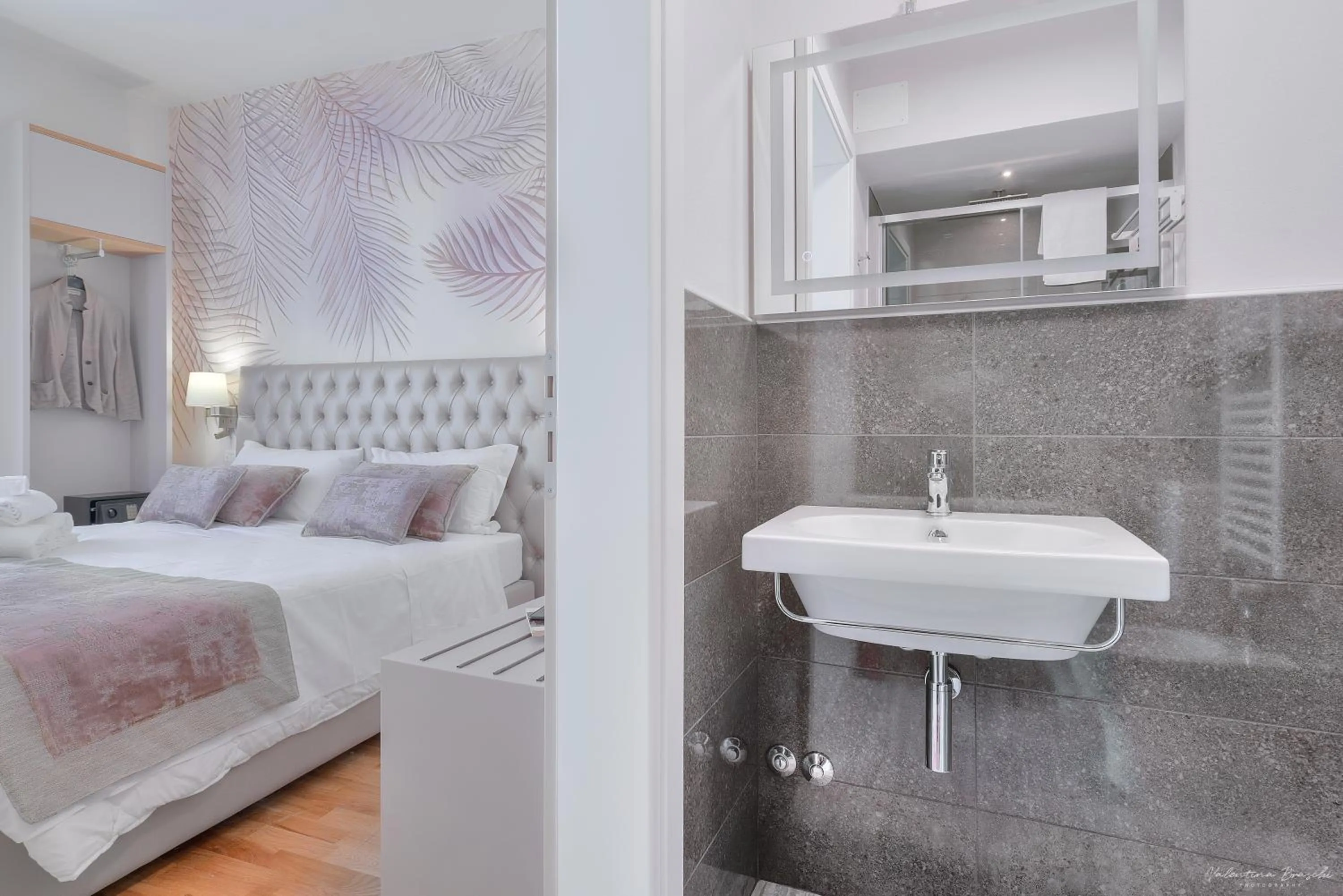 Bathroom, Bed in Hotel Cosmos