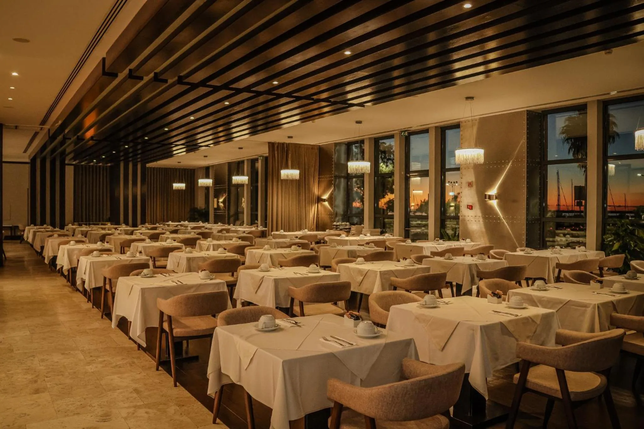 Restaurant/places to eat in Real Marina Hotel & Spa