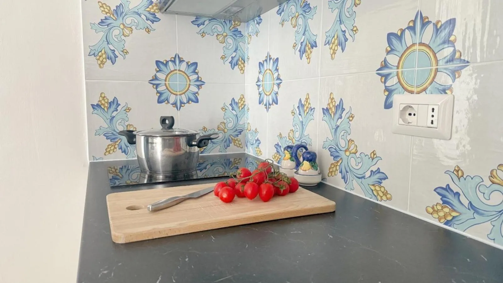 Kitchen or kitchenette in Villa Raf