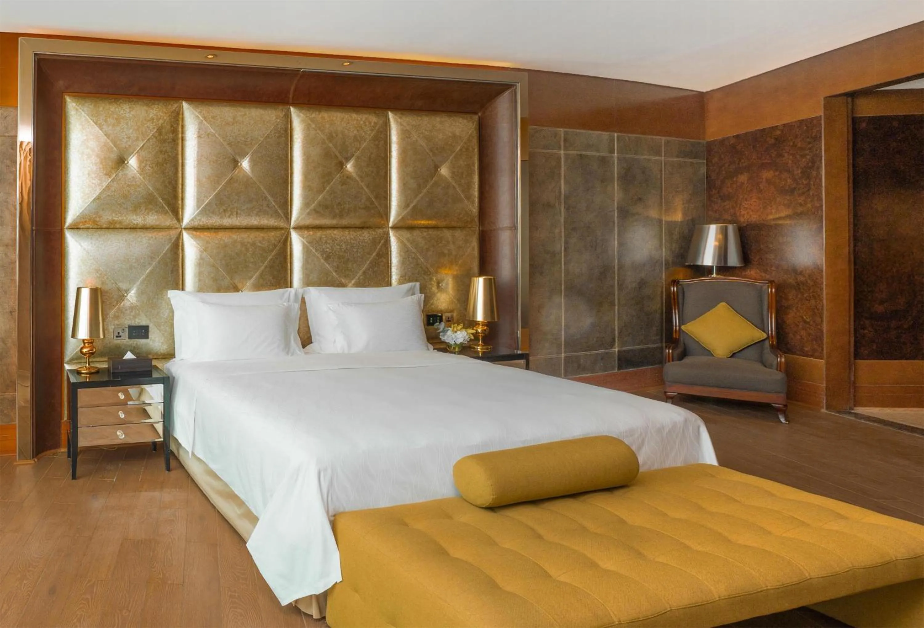 Bedroom, Bed in The Meydan Hotel Dubai