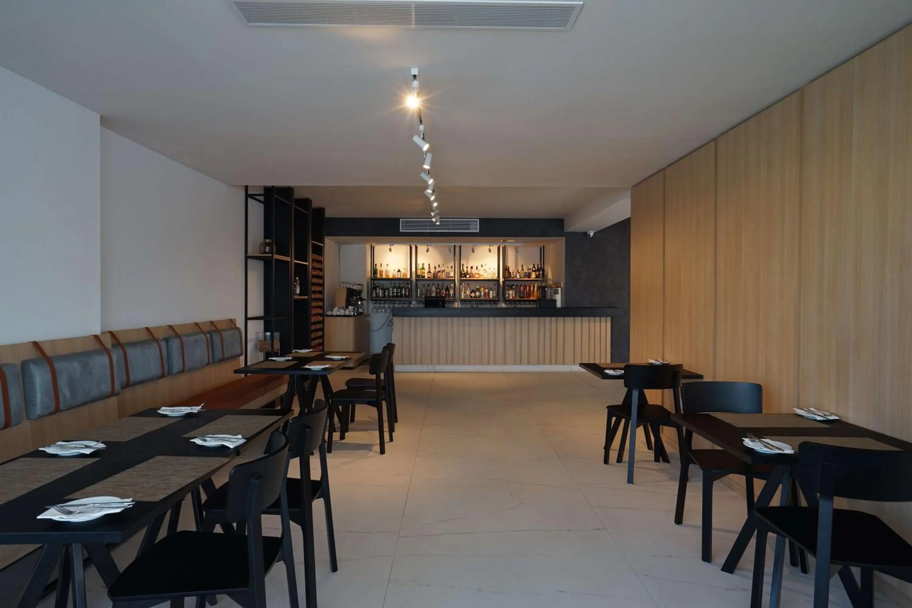 Lounge or bar in Cavalieri Hotel Malta, a member of Radisson Individuals