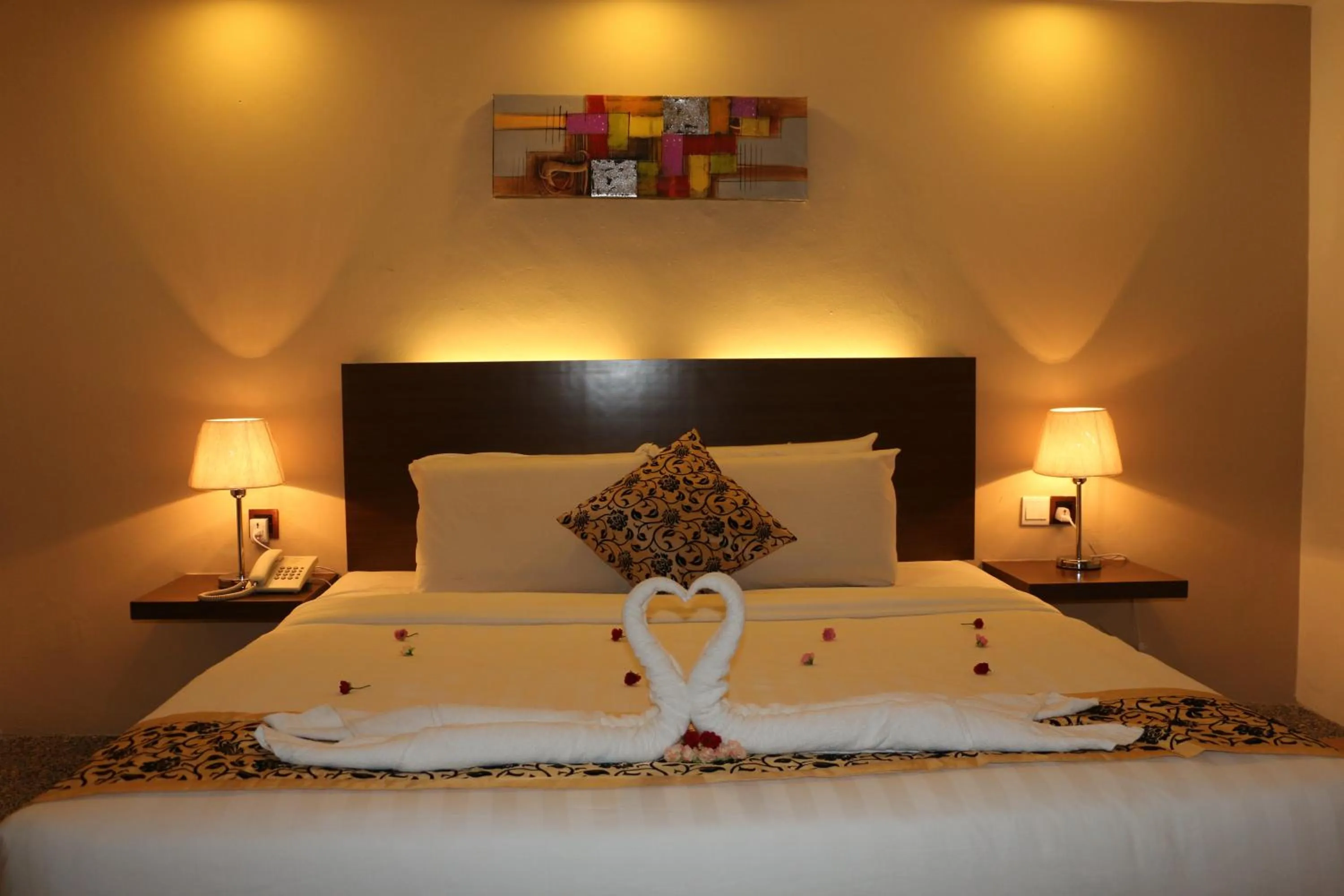 Bedroom, Bed in Eagle Bay Hotel