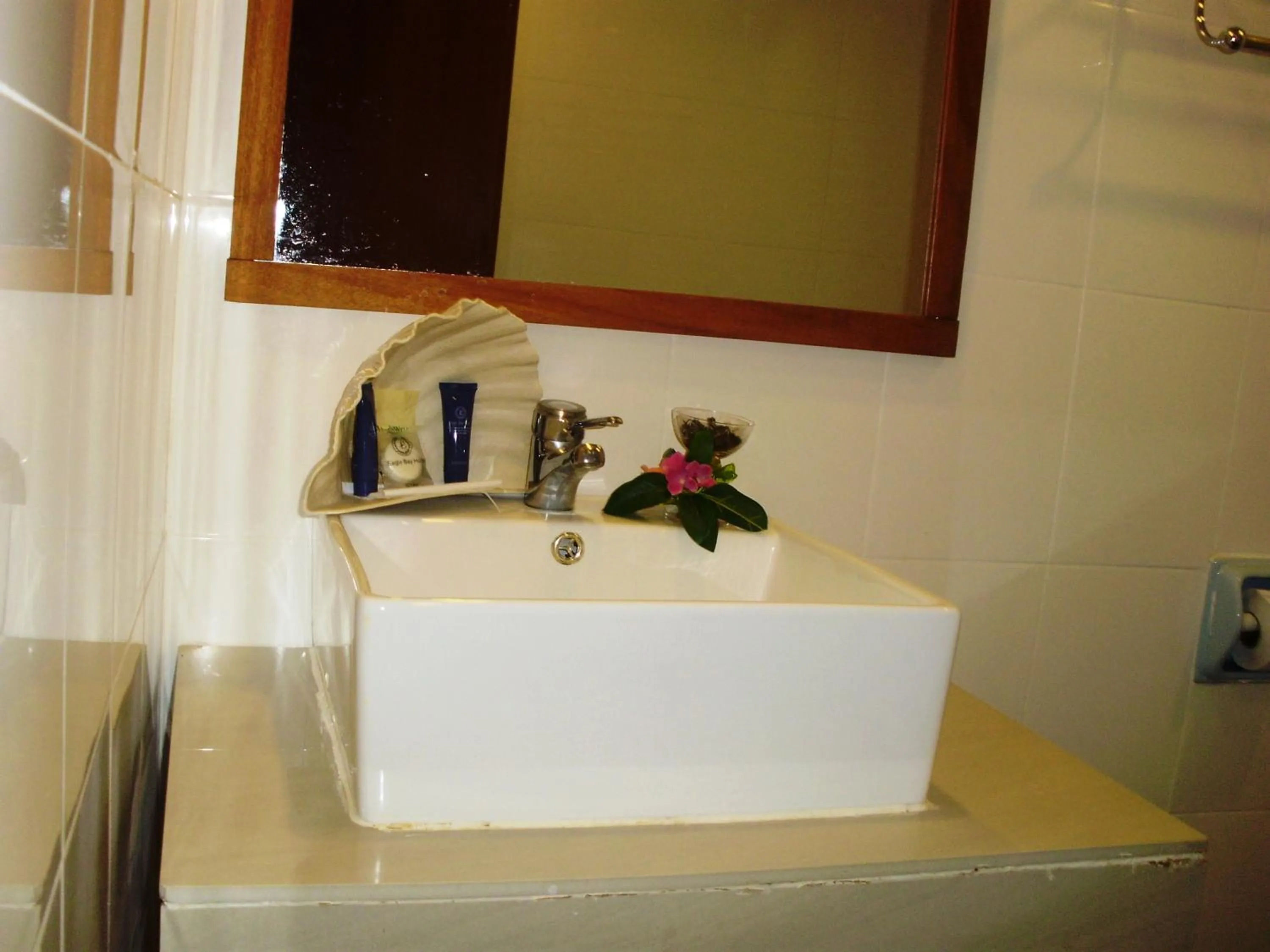 Toilet in Eagle Bay Hotel