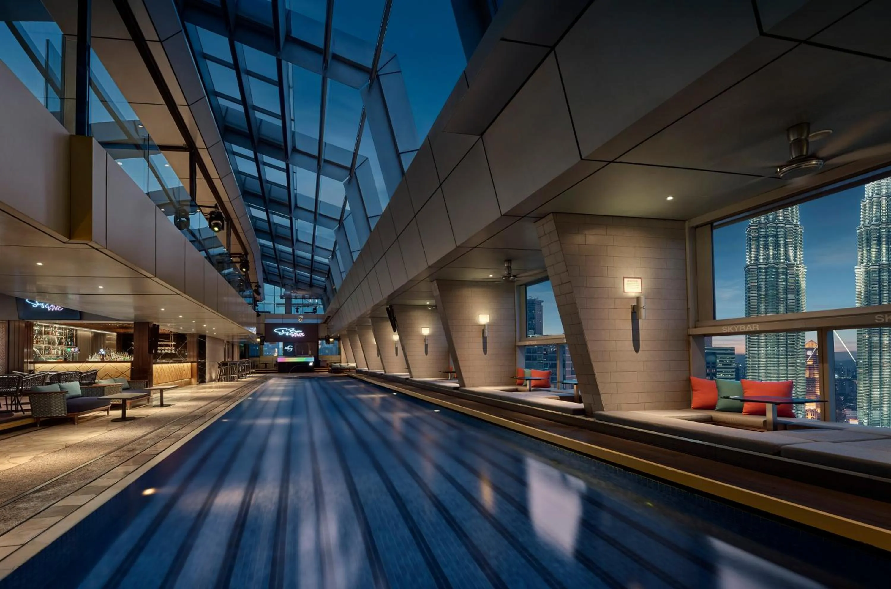 Swimming pool in Traders Hotel, Kuala Lumpur