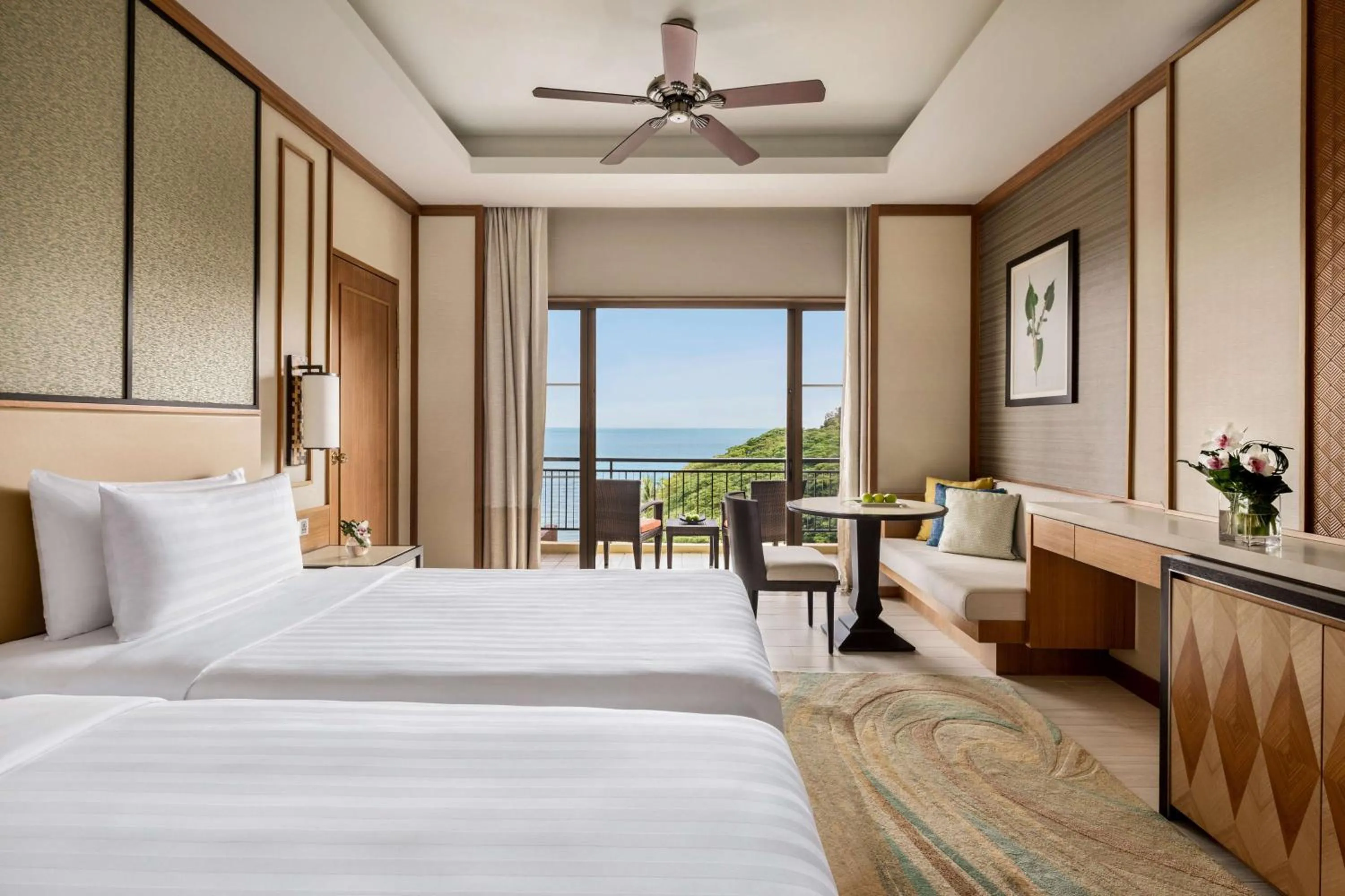 Photo of the whole room, Bed in Shangri-La Rasa Sayang, Penang