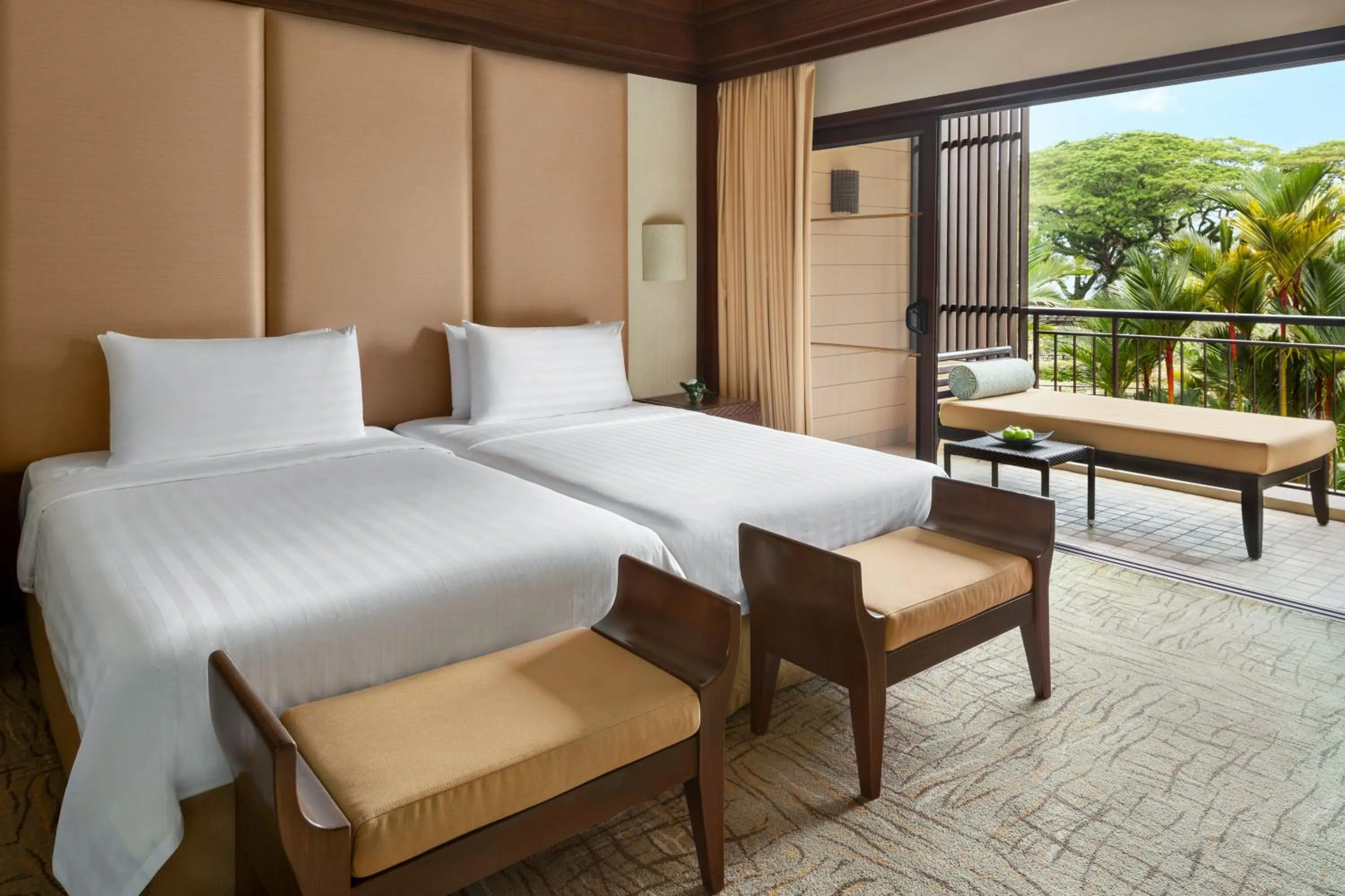 Bed in Shangri-La Rasa Sayang, Penang