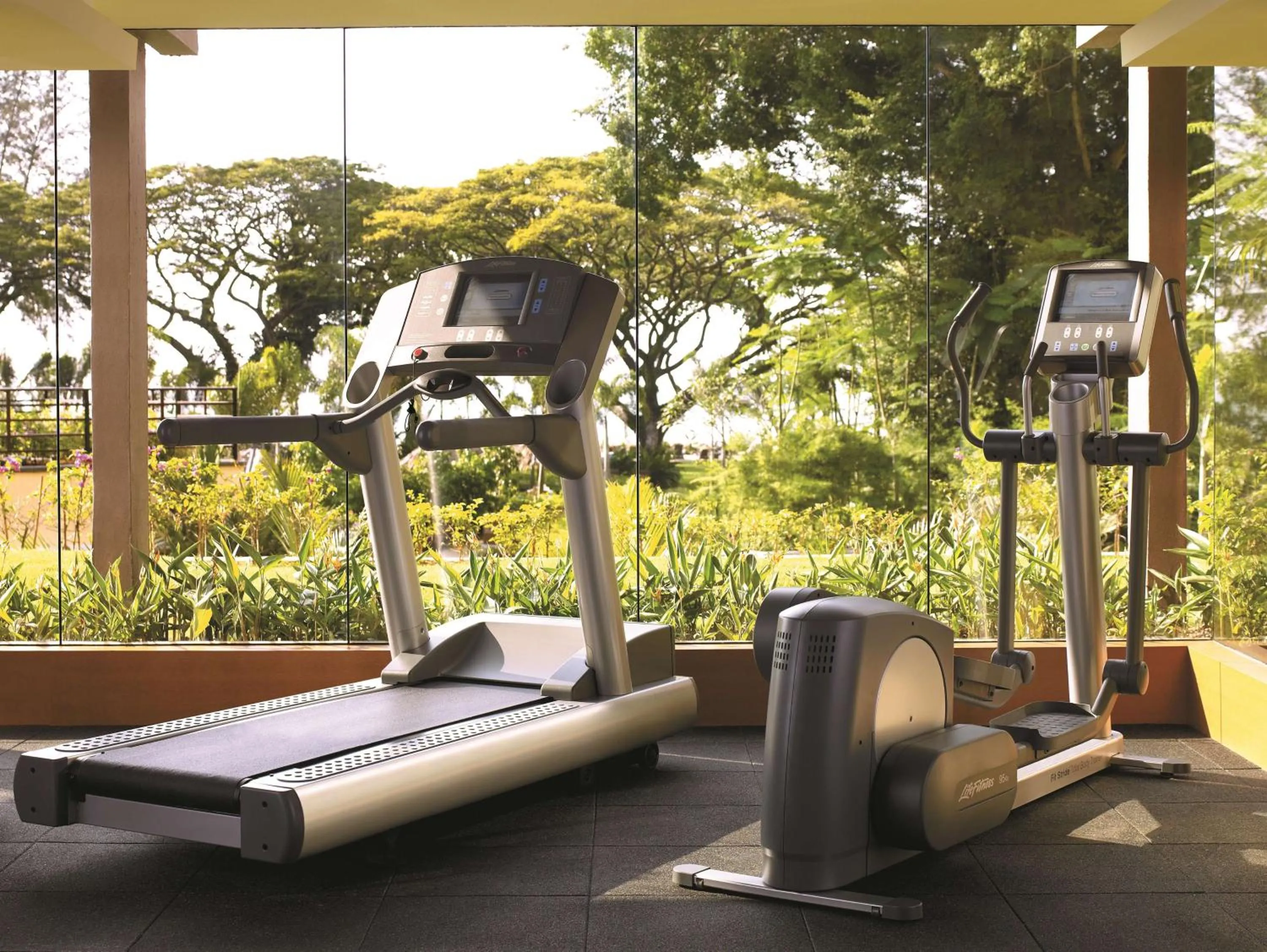 Fitness centre/facilities in Shangri-La Rasa Sayang, Penang