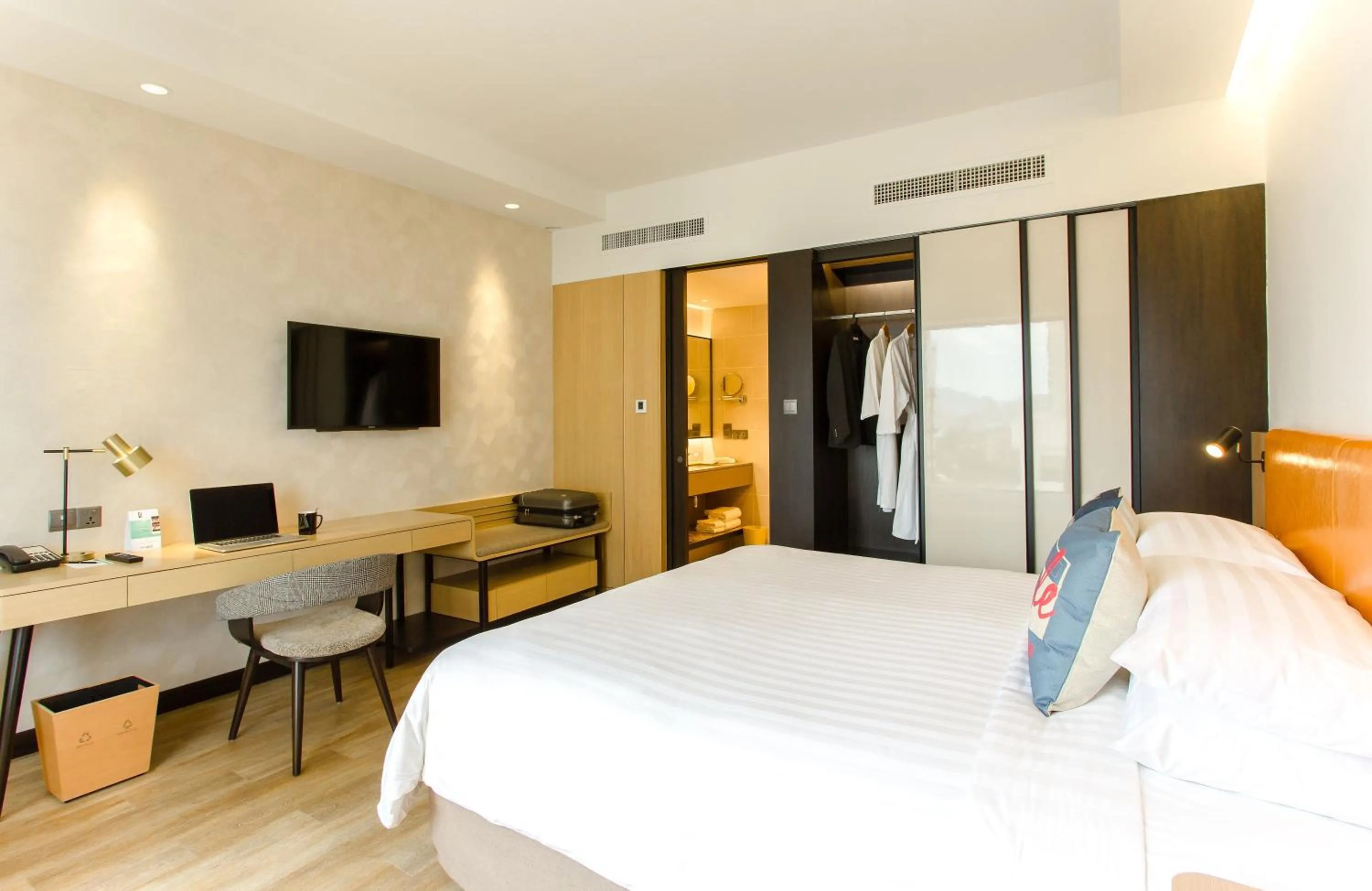 TV and multimedia, Bed in JEN Penang Georgetown by Shangri-La