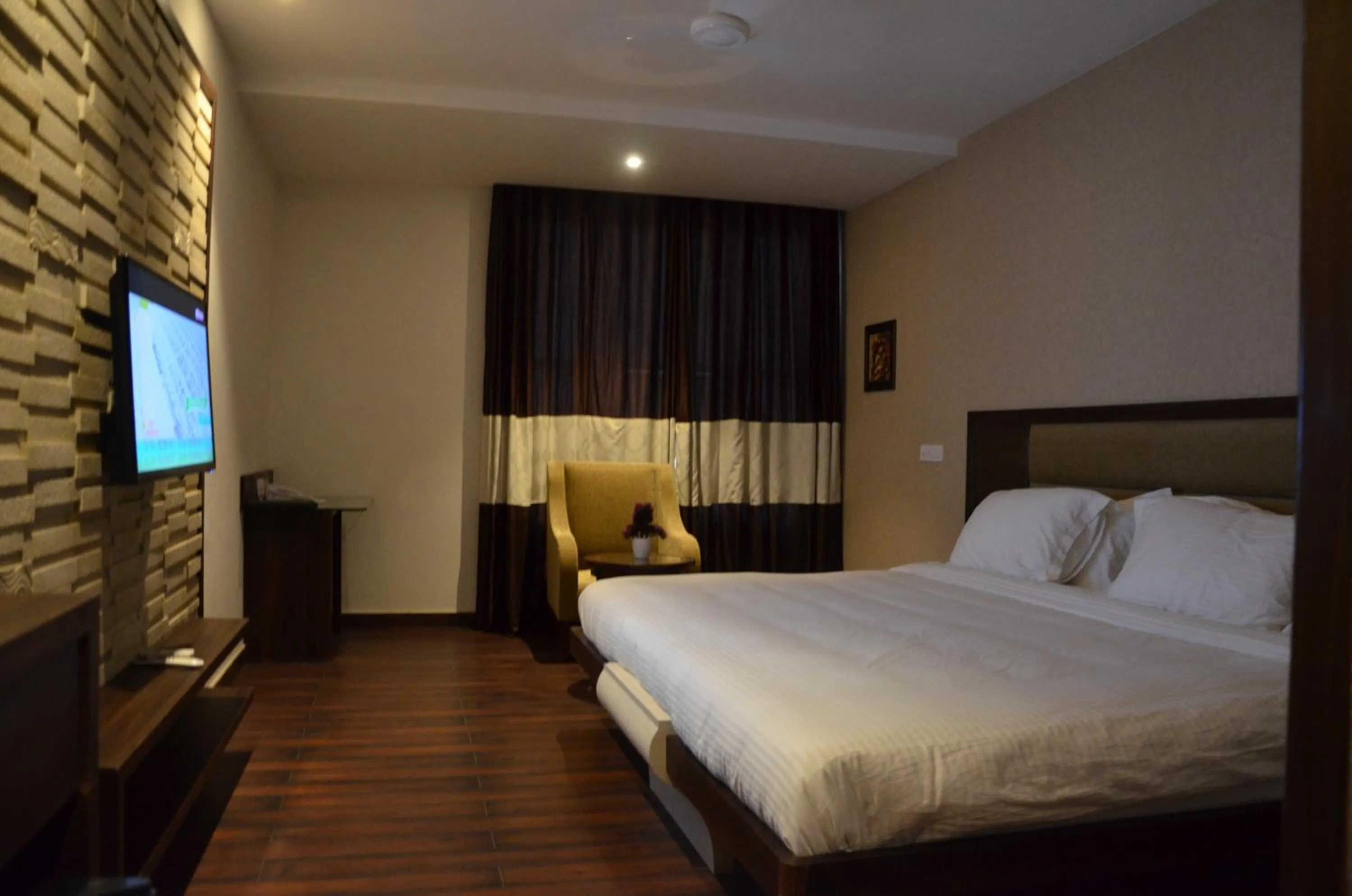 Photo of the whole room in Hotel Fortune Blue