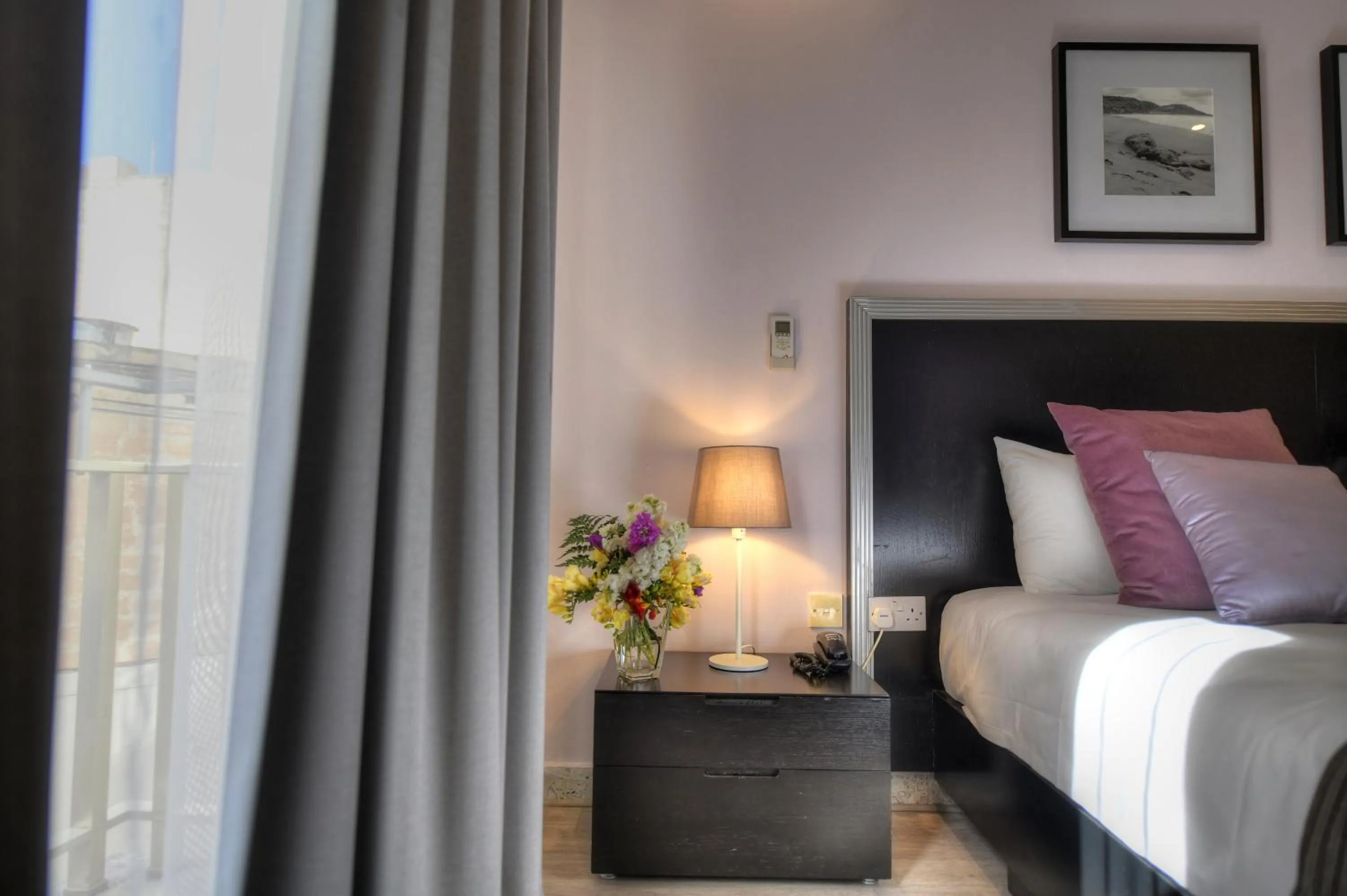 Bedroom, Bed in St. Julian's Bay Hotel