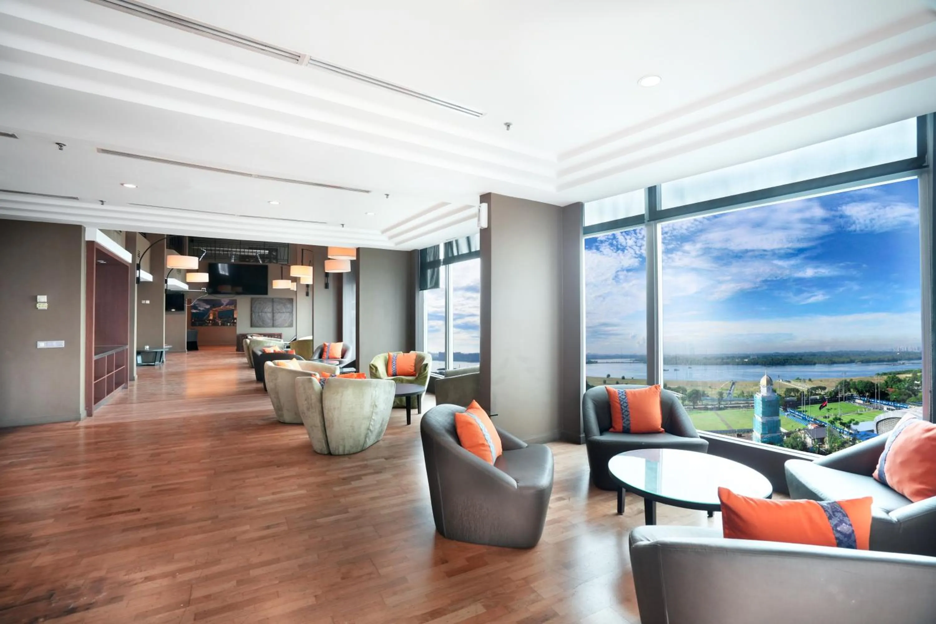 Communal lounge/ TV room in Thistle Johor Bahru