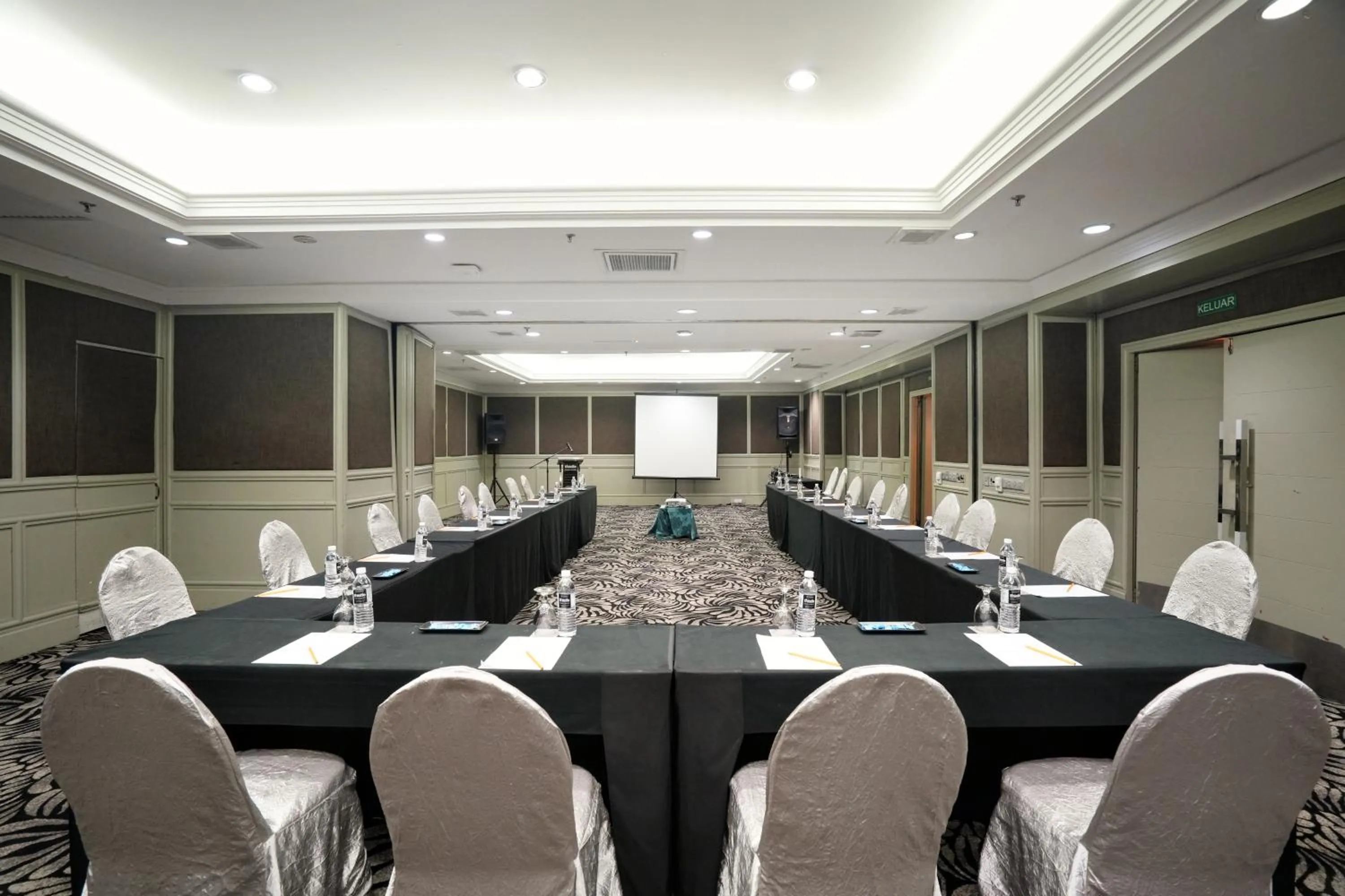 Meeting/conference room in Thistle Johor Bahru