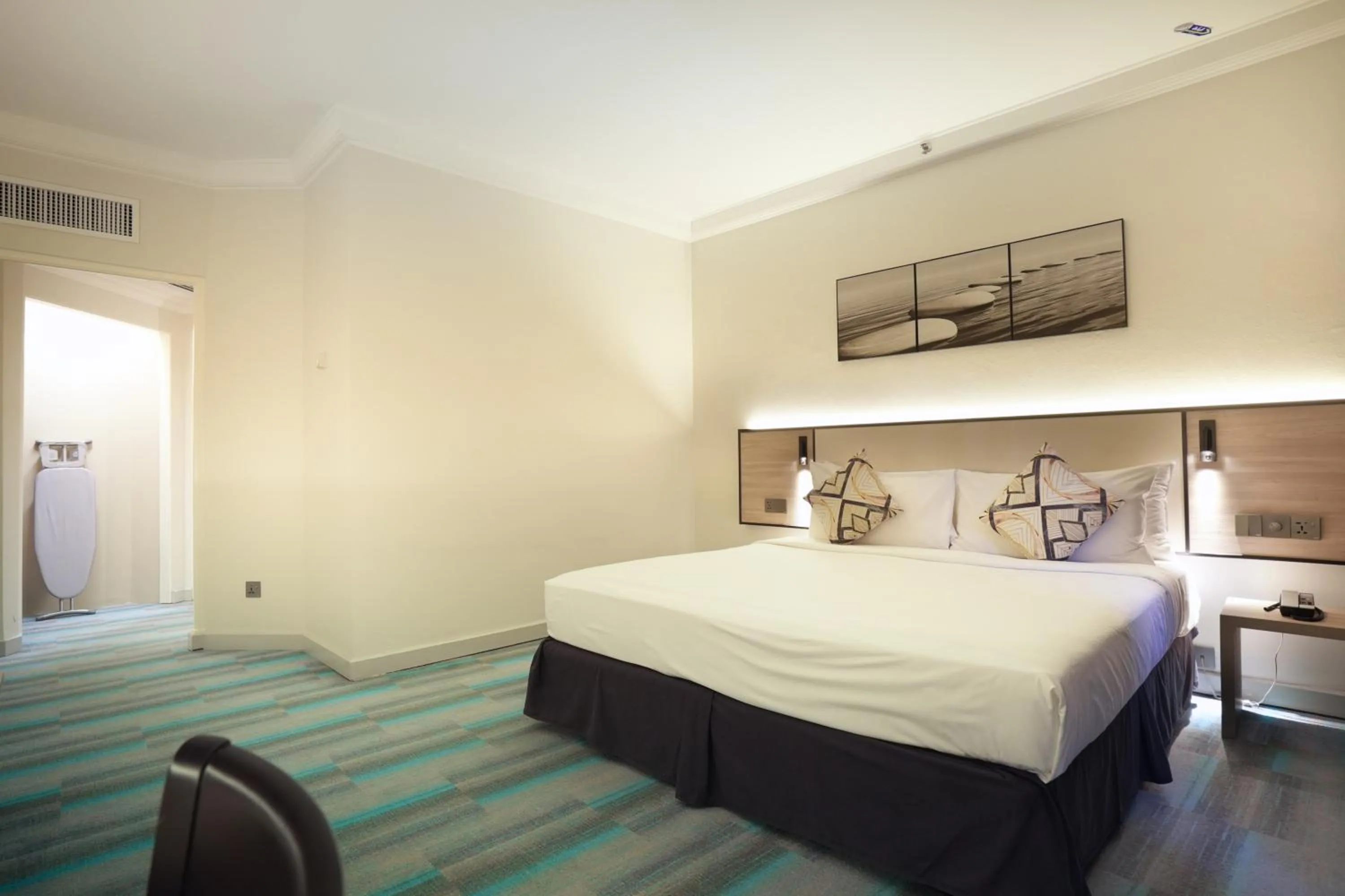 Photo of the whole room in Thistle Johor Bahru