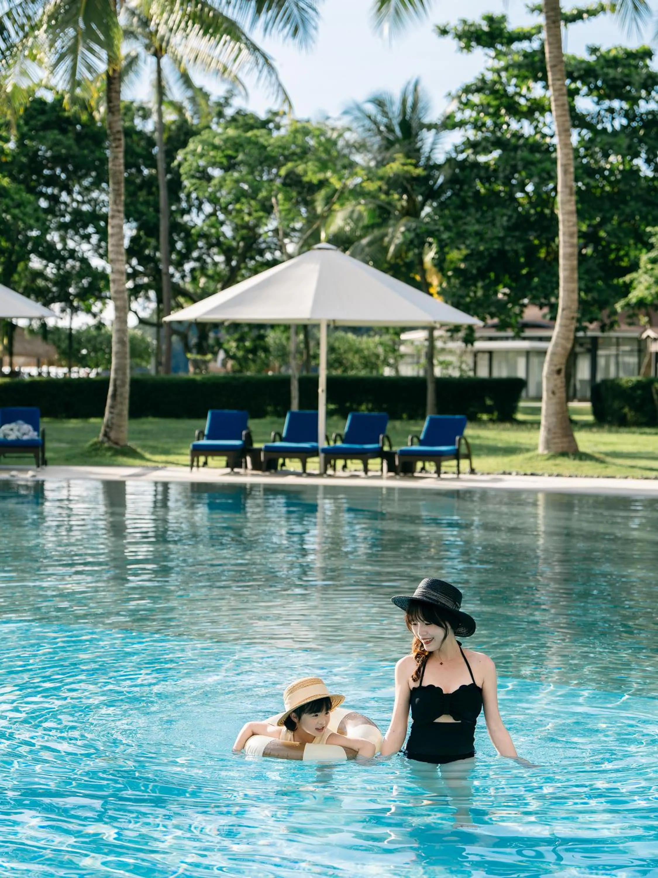 Swimming pool in Shangri-La Rasa Ria, Kota Kinabalu