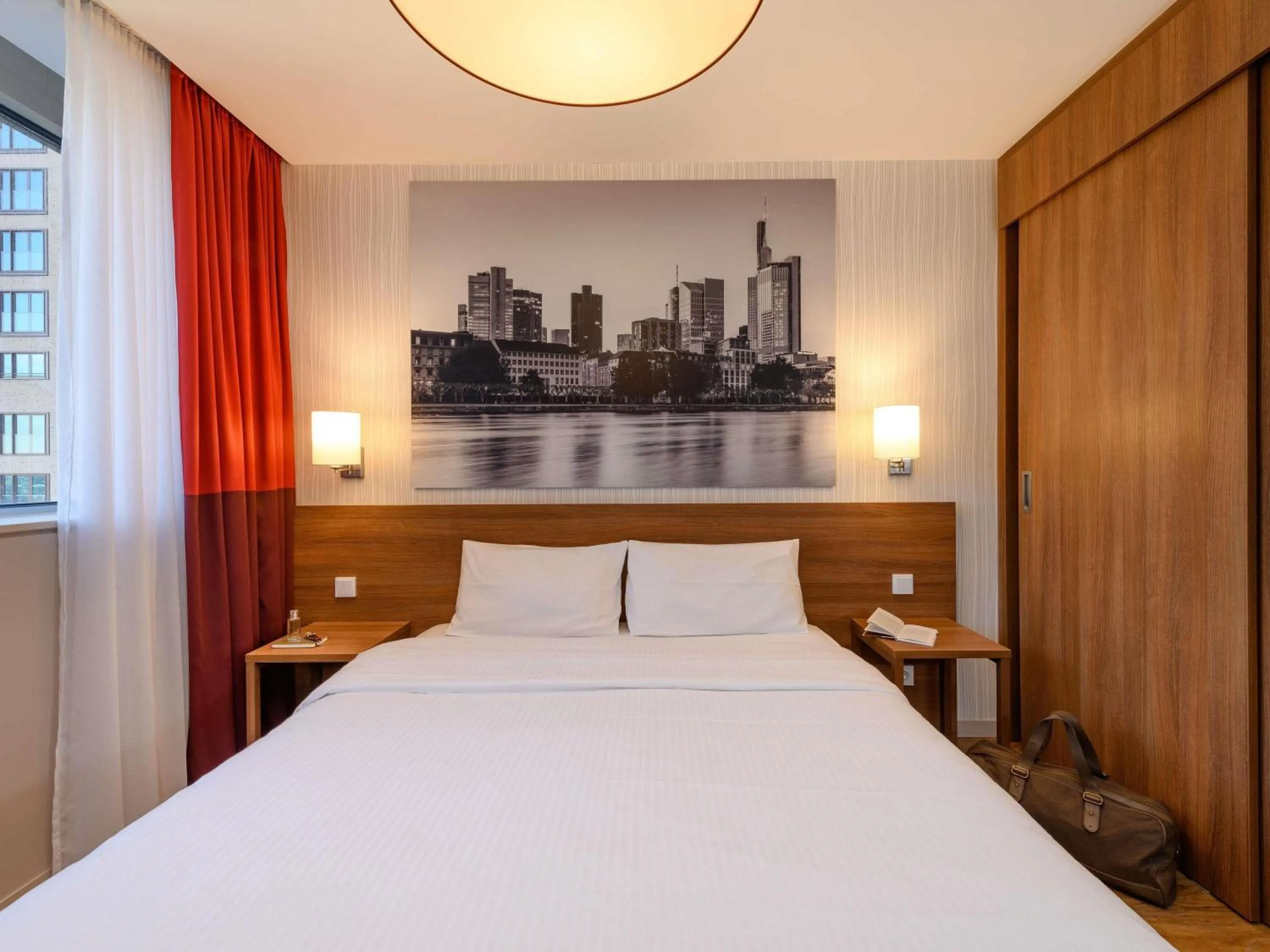 Bedroom, Bed in Aparthotel Adagio Frankfurt City Messe