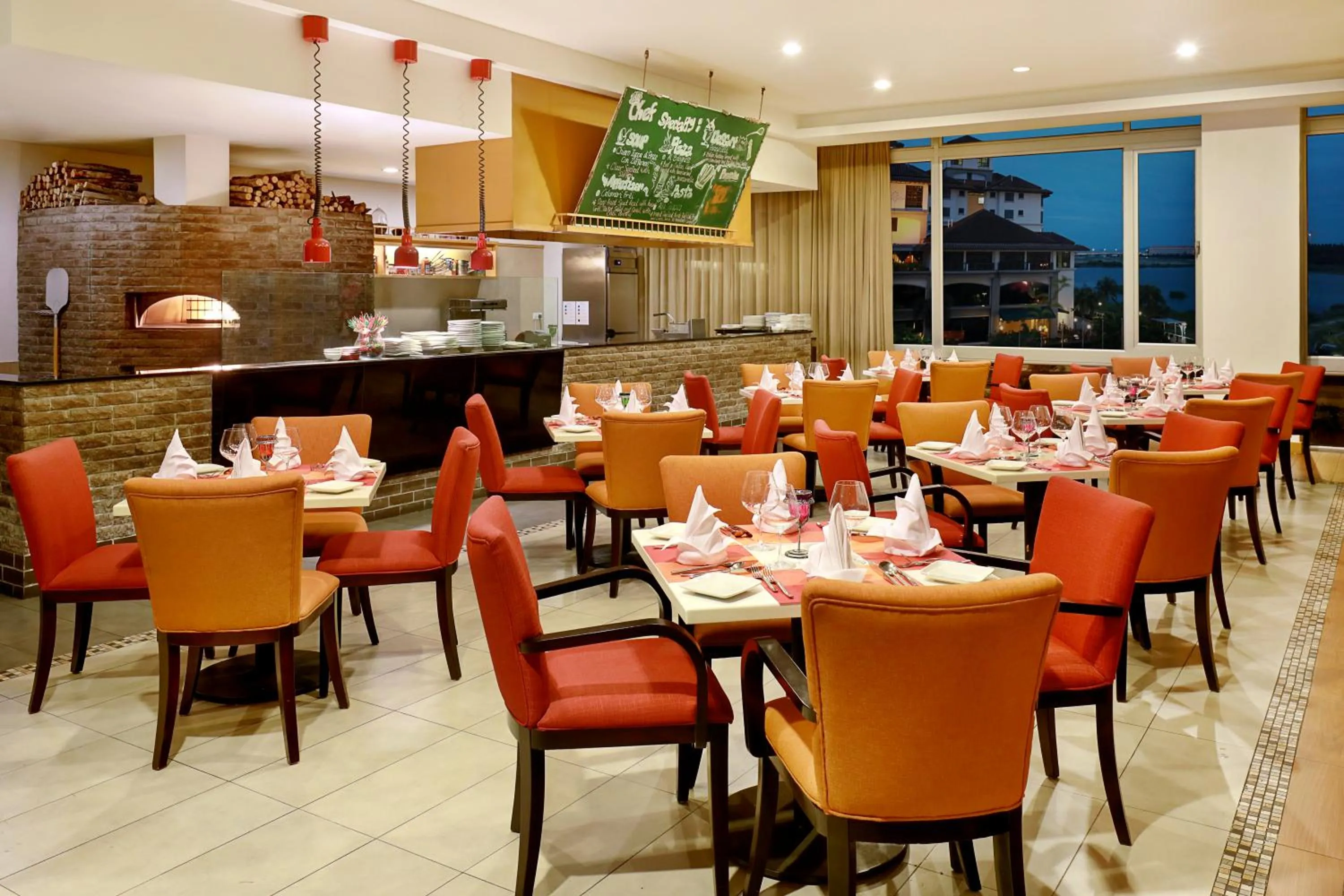 Restaurant/places to eat in Holiday Inn Melaka by IHG