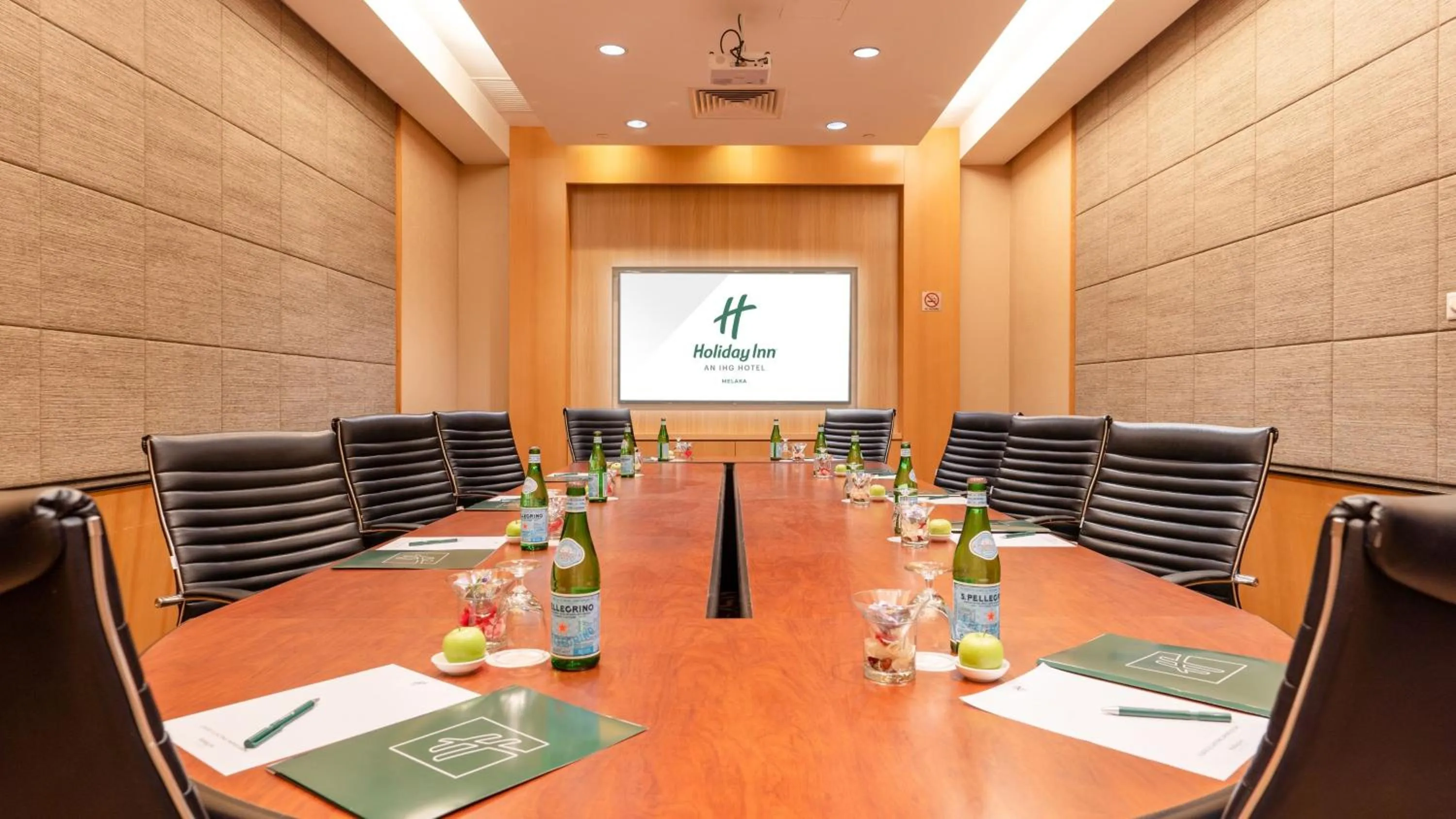 Meeting/conference room in Holiday Inn Melaka by IHG