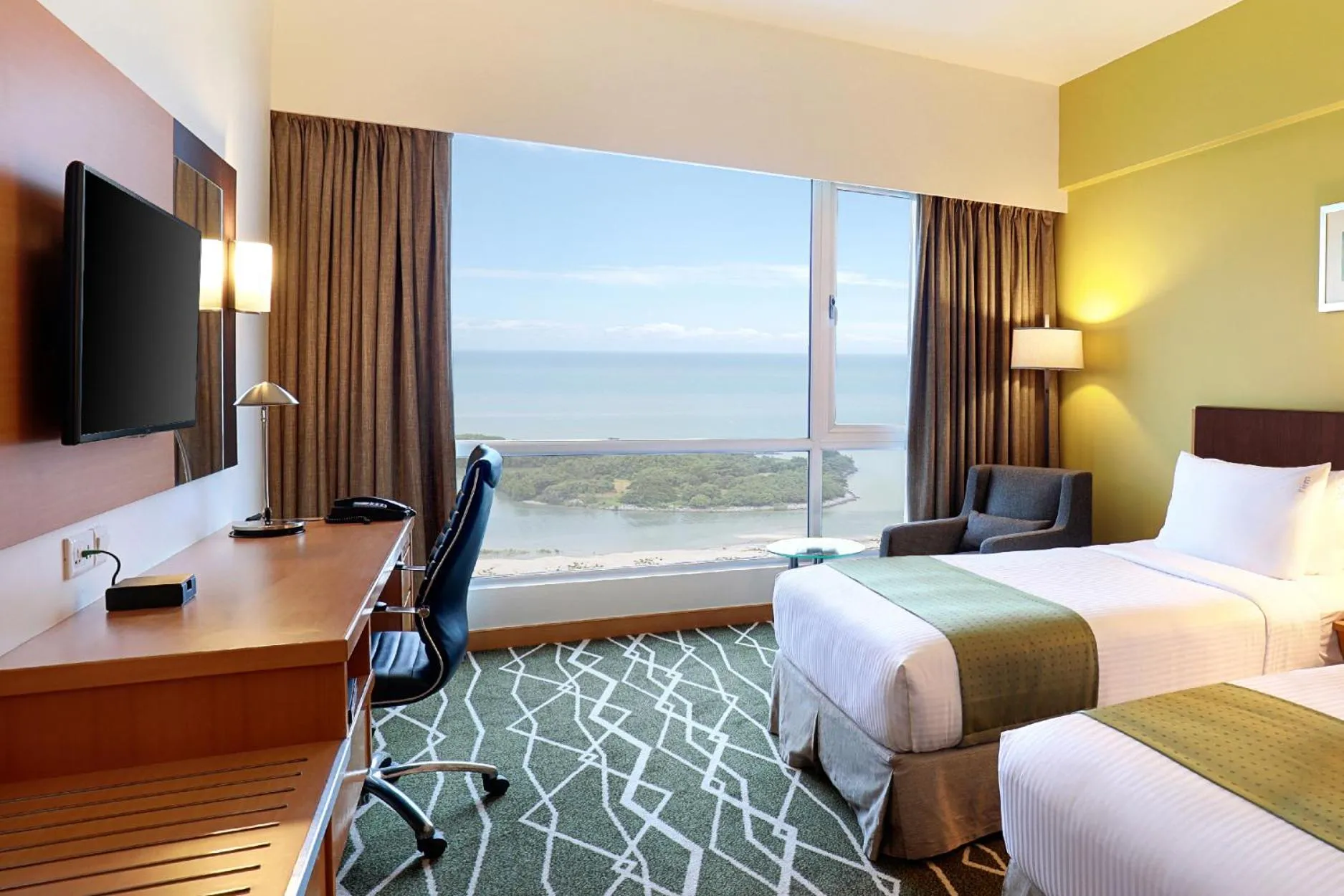 Sea view, Bed in Holiday Inn Melaka by IHG