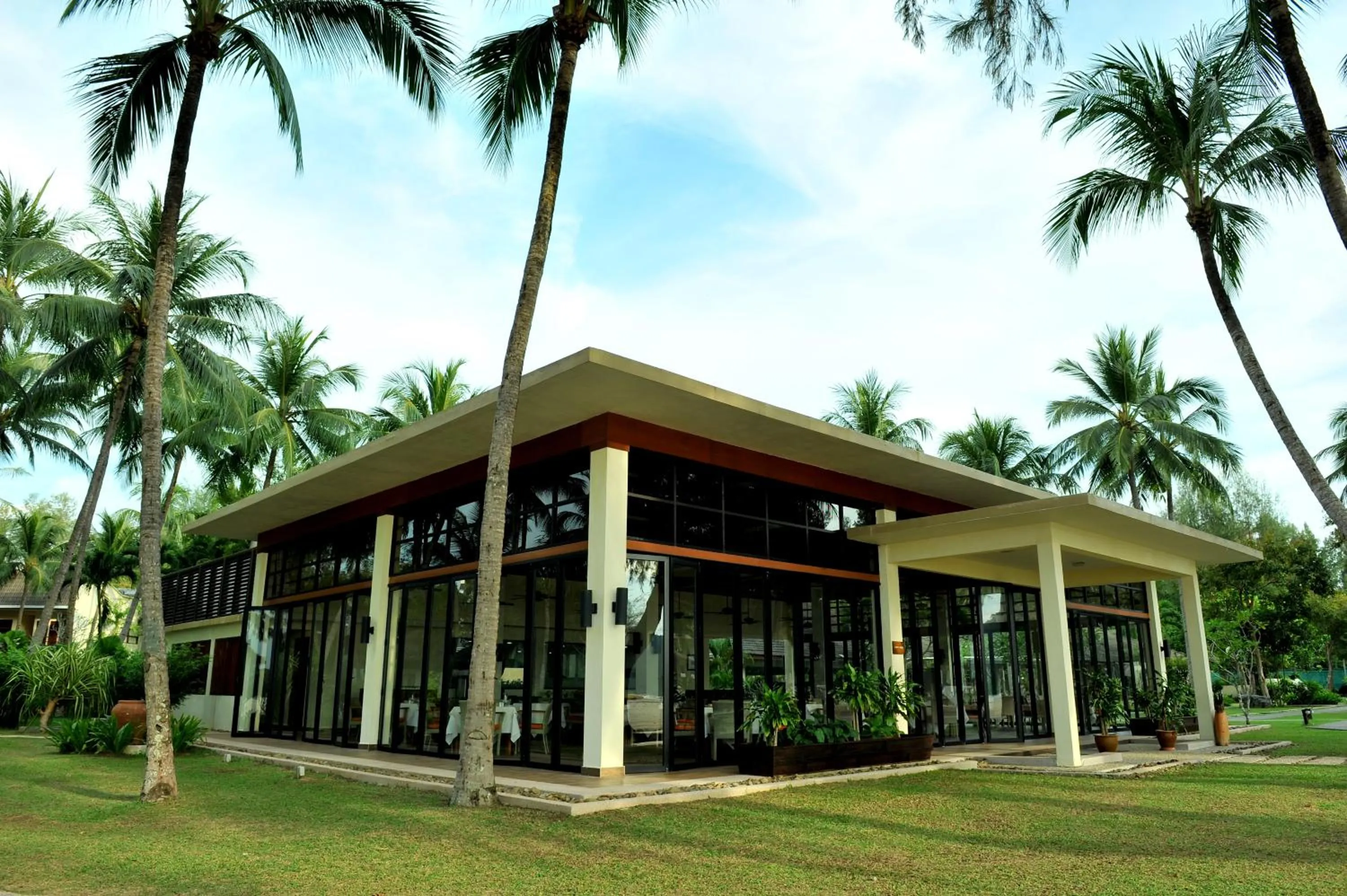 Restaurant/places to eat in Tanjung Rhu Resort